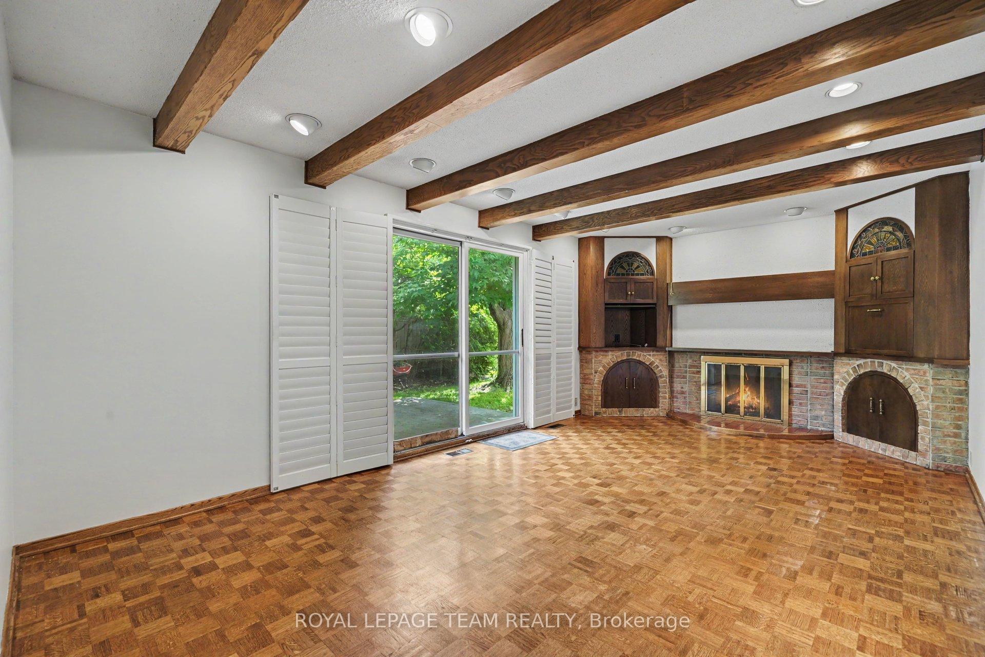 Photo 17 of 907 Dresden Crescent, Ottawa, Whitehaven — HOMEH