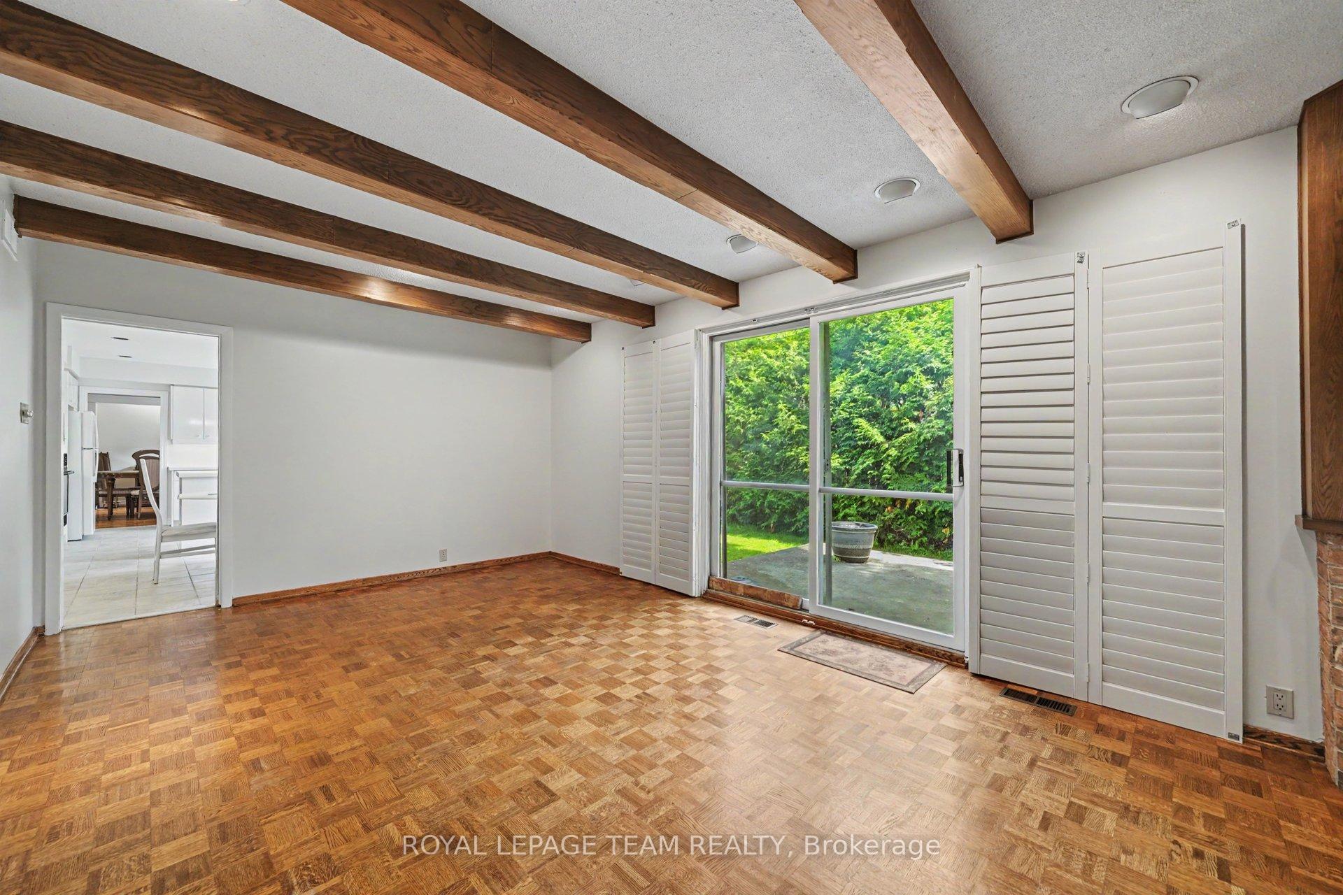 Photo 18 of 907 Dresden Crescent, Ottawa, Whitehaven — HOMEH