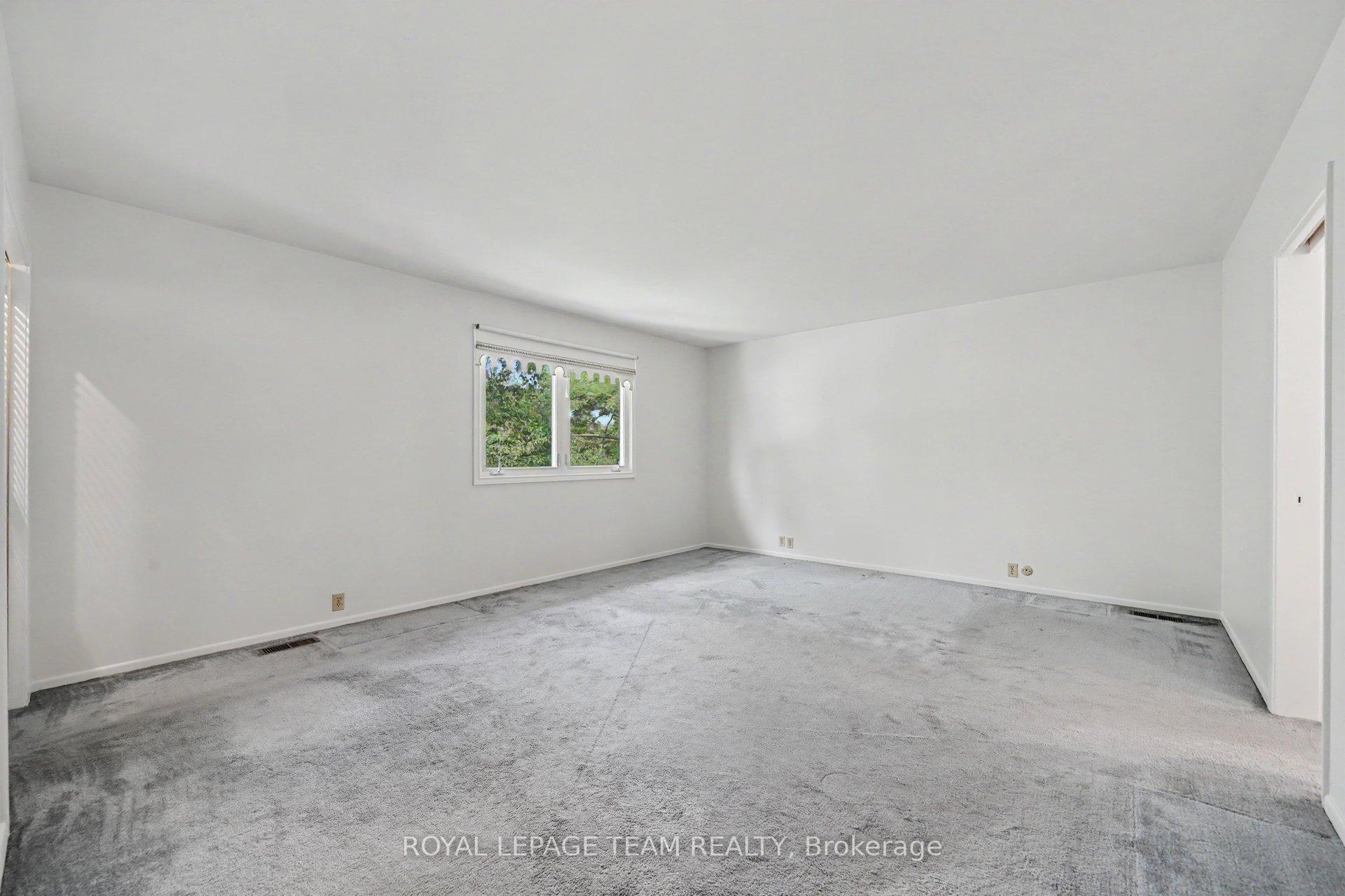 Photo 20 of 907 Dresden Crescent, Ottawa, Whitehaven — HOMEH