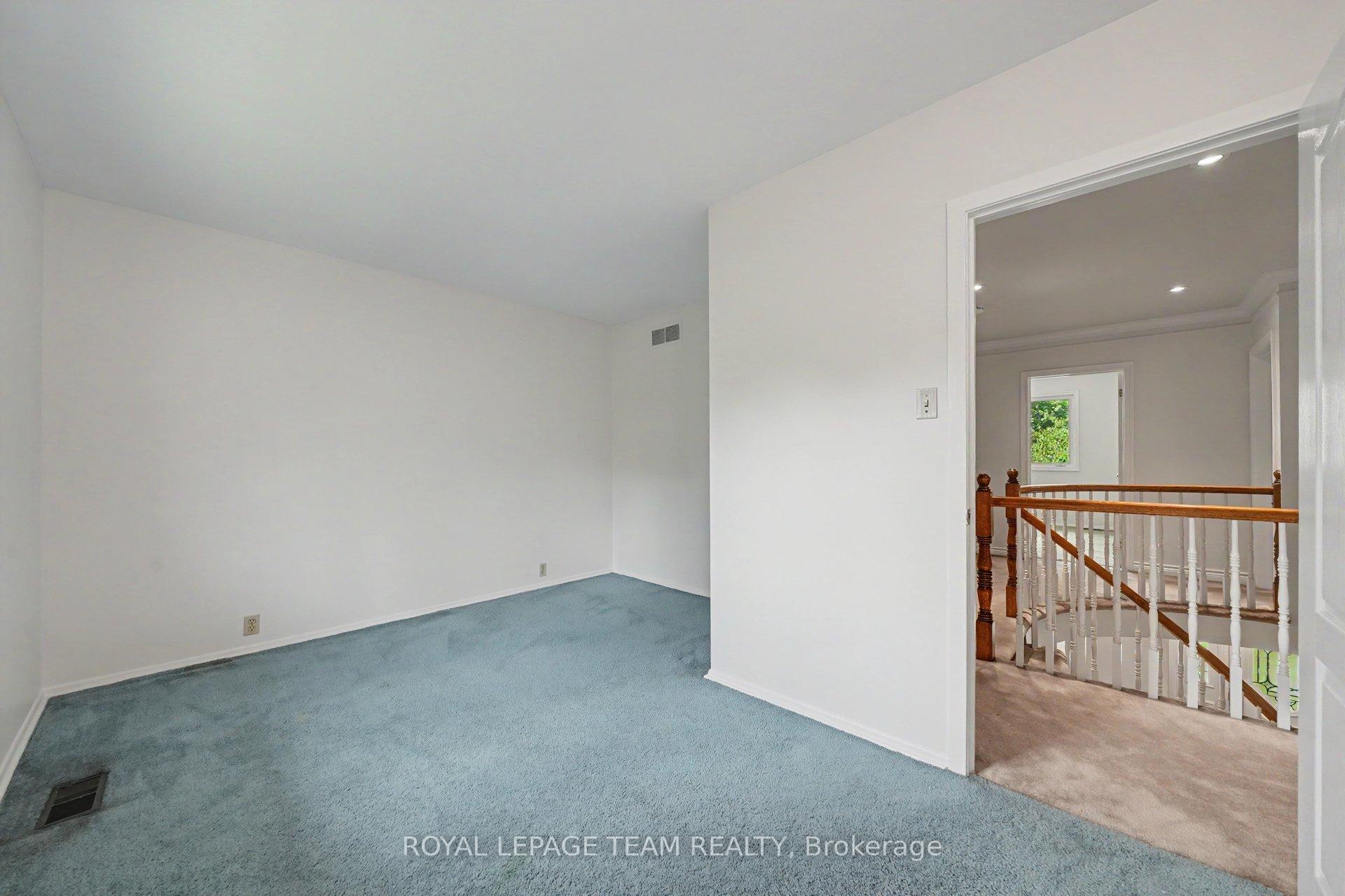 Photo 23 of 907 Dresden Crescent, Ottawa, Whitehaven — HOMEH
