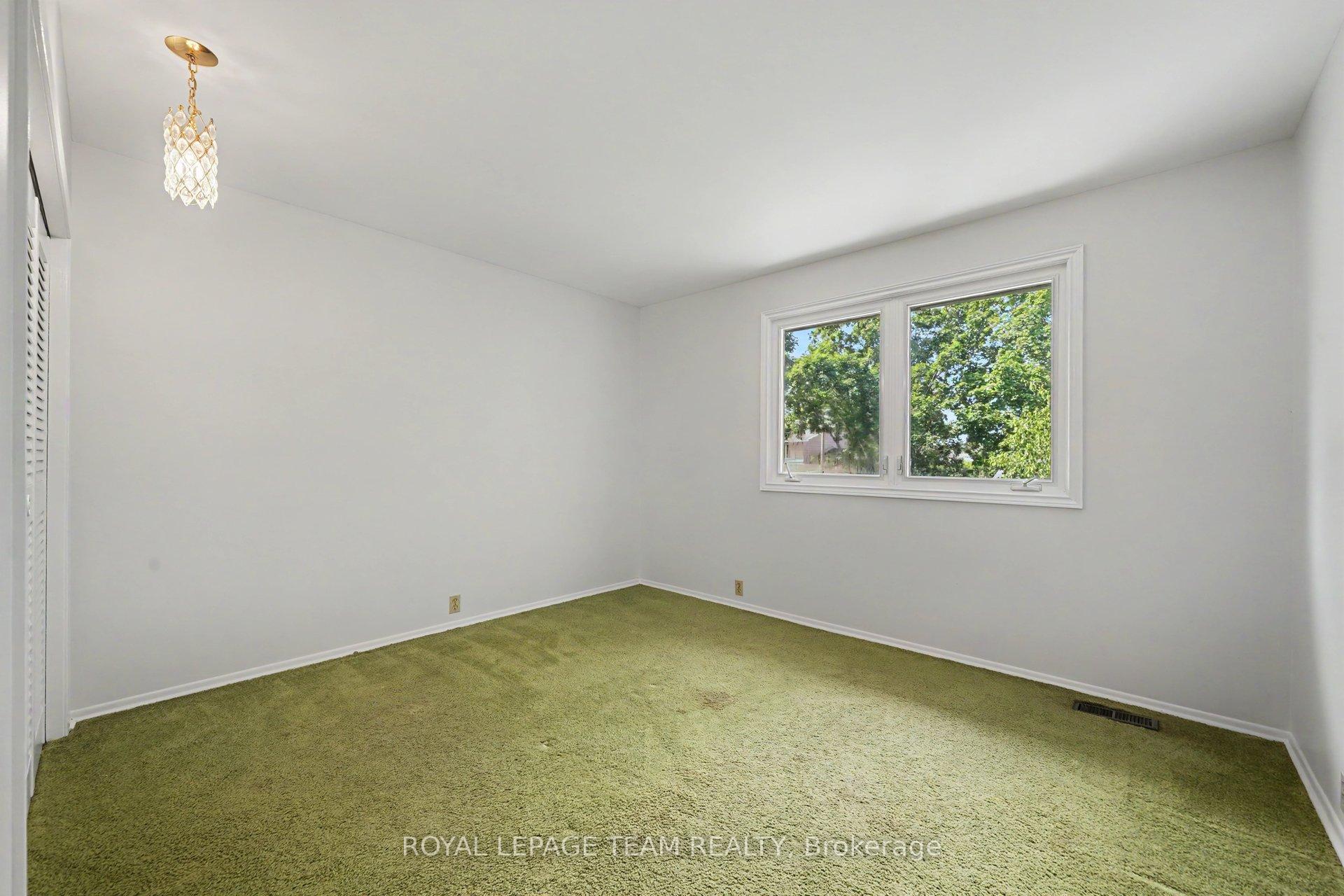 Photo 26 of 907 Dresden Crescent, Ottawa, Whitehaven — HOMEH