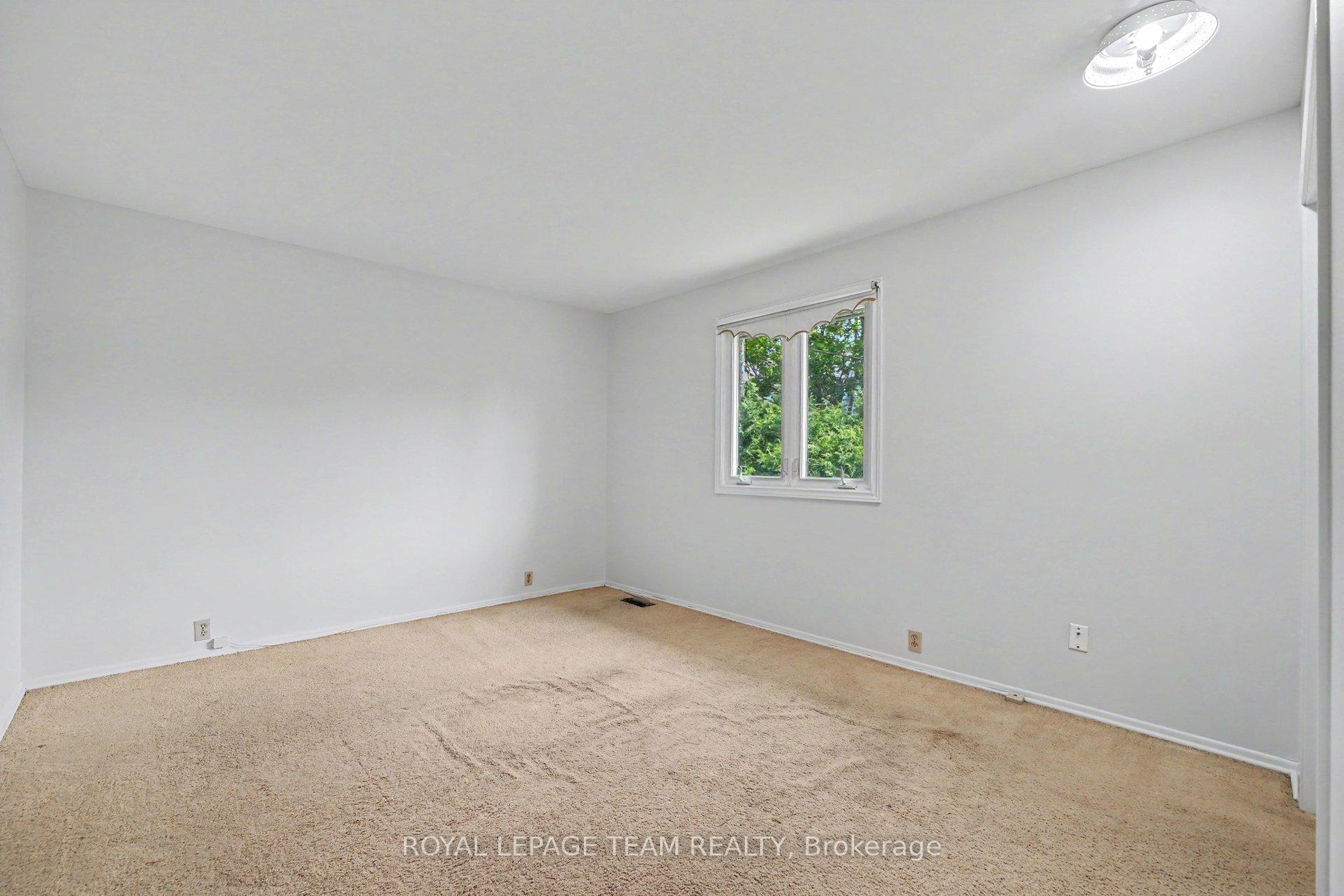 Photo 28 of 907 Dresden Crescent, Ottawa, Whitehaven — HOMEH