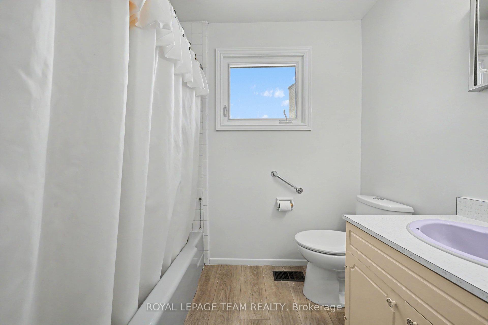 Photo 29 of 907 Dresden Crescent, Ottawa, Whitehaven — HOMEH