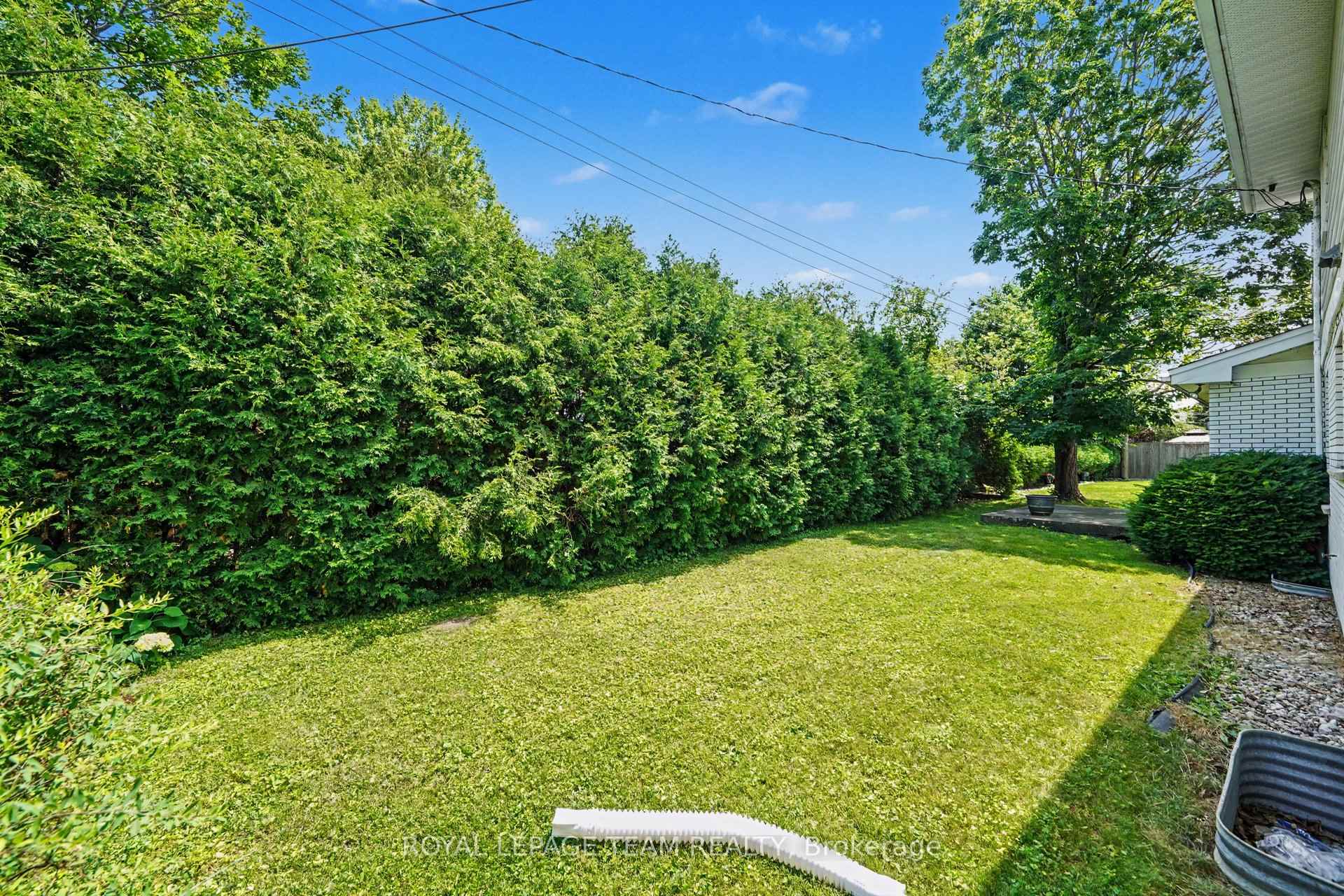 Photo 30 of 907 Dresden Crescent, Ottawa, Whitehaven — HOMEH