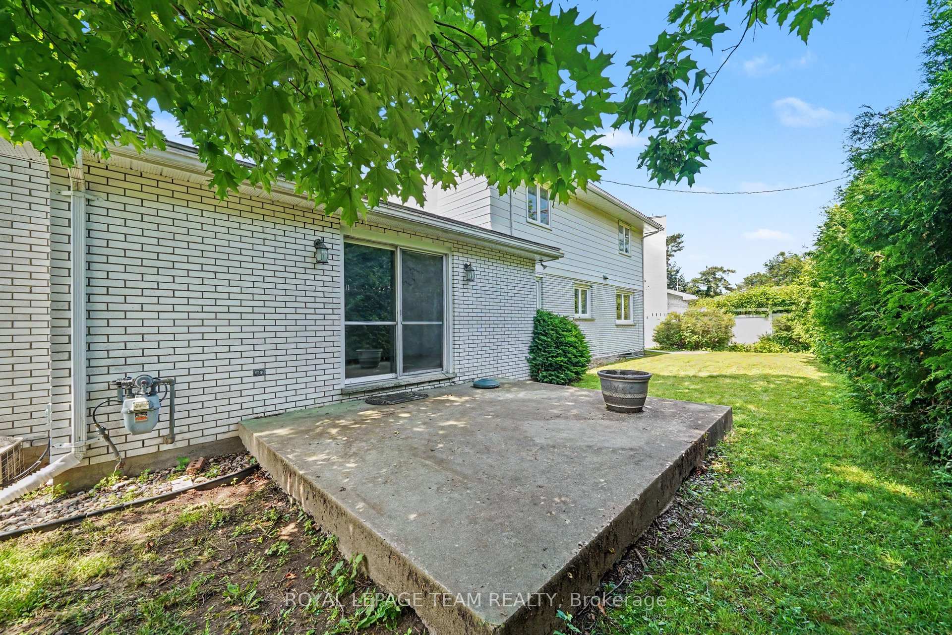 Photo 31 of 907 Dresden Crescent, Ottawa, Whitehaven — HOMEH