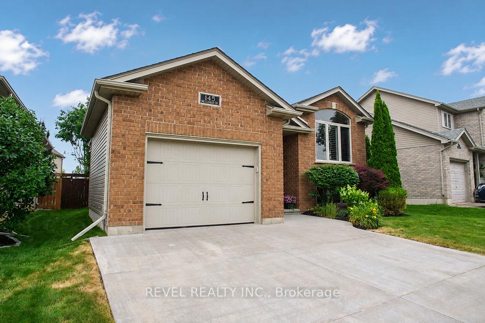 Photo 3 of 145 McGuiness Drive, Brantford, Tutela Heights — HOMEH