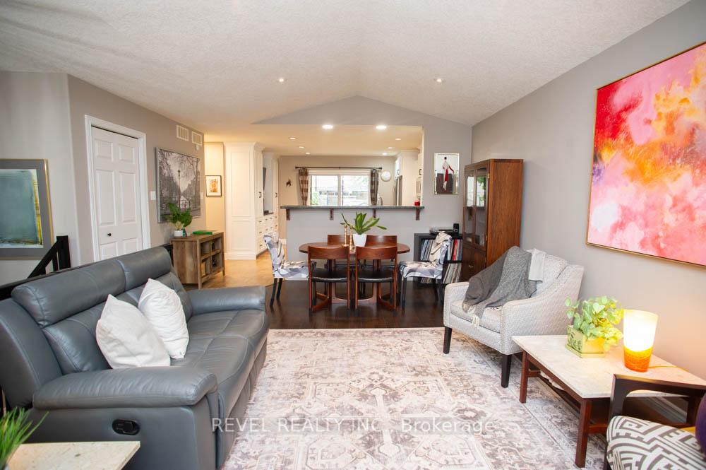 Photo 7 of 145 McGuiness Drive, Brantford, Tutela Heights — HOMEH