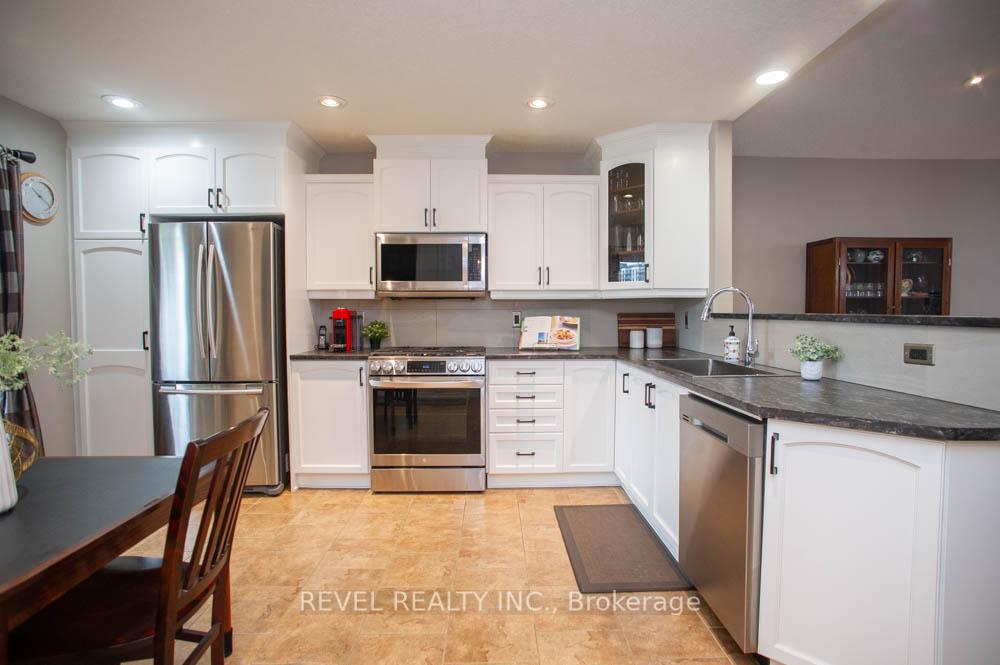 Photo 9 of 145 McGuiness Drive, Brantford, Tutela Heights — HOMEH