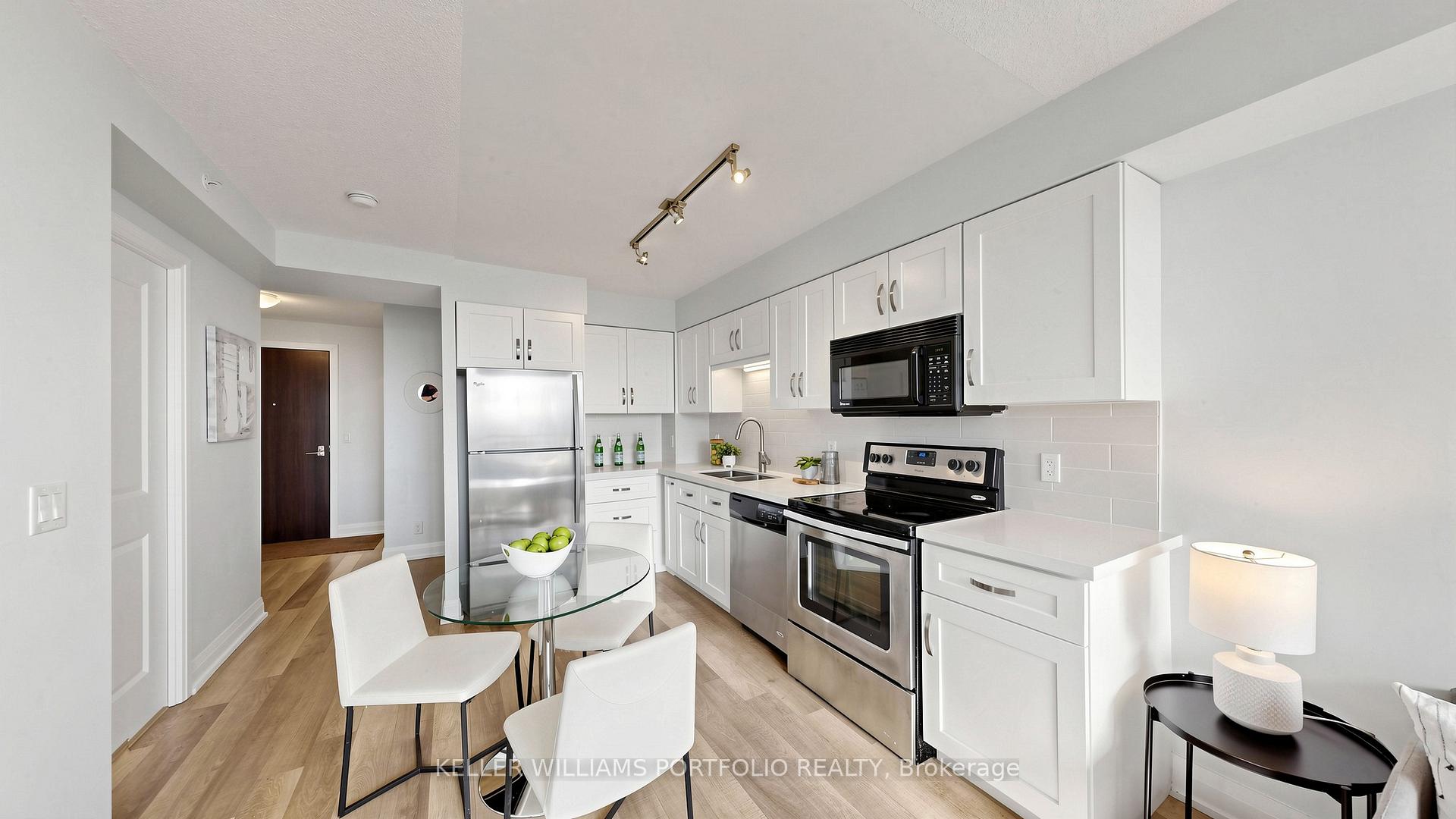 Photo 4 of Unit 303, 376 Highway 7, Richmond Hill, Doncrest — HOMEH