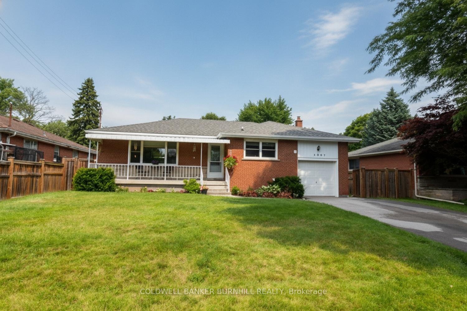 Photo 2 of 1087 Maplehurst Avenue, Burlington, LaSalle — HOMEH