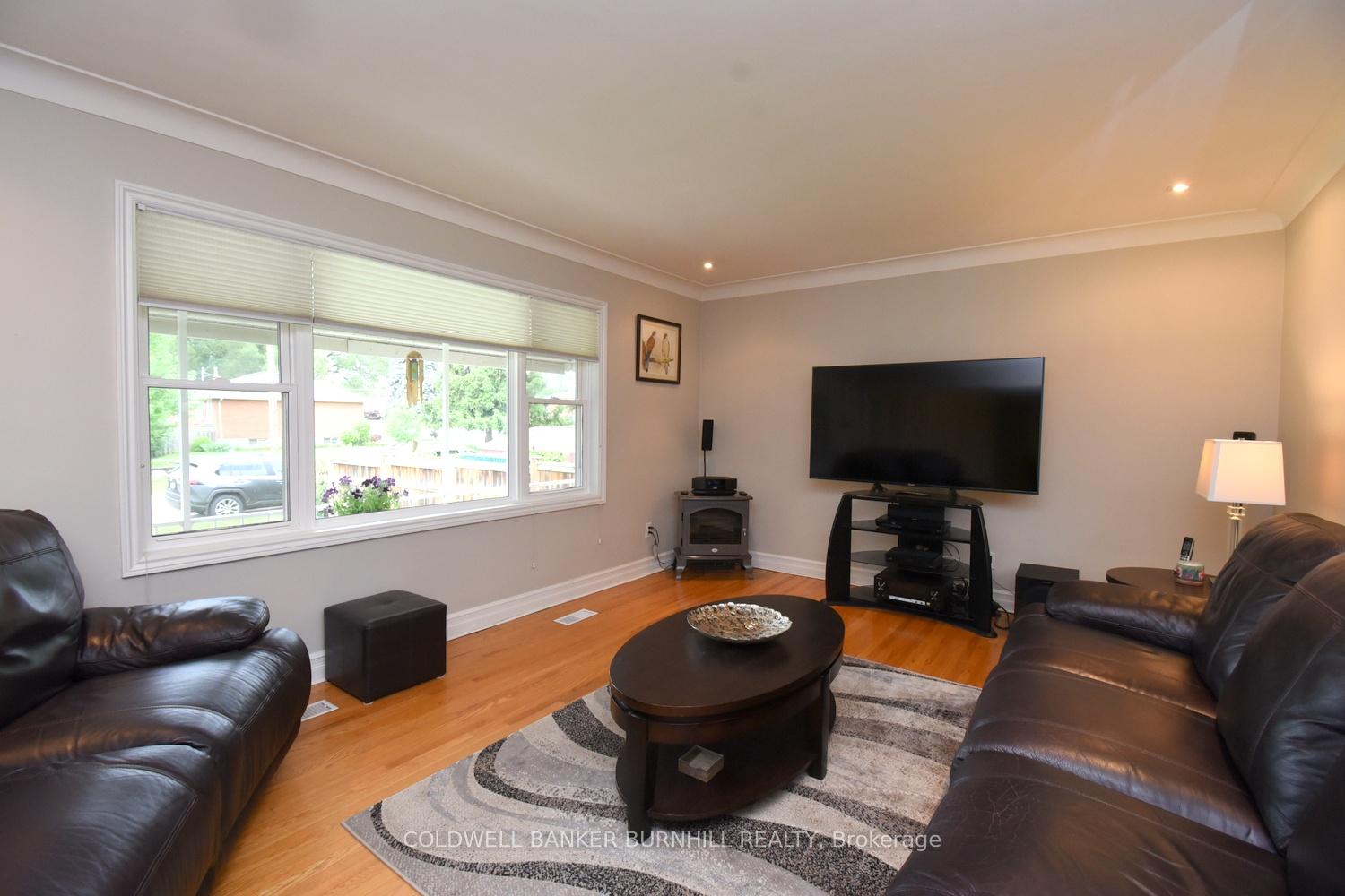 Photo 4 of 1087 Maplehurst Avenue, Burlington, LaSalle — HOMEH