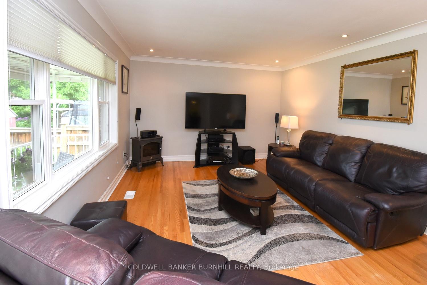 Photo 5 of 1087 Maplehurst Avenue, Burlington, LaSalle — HOMEH