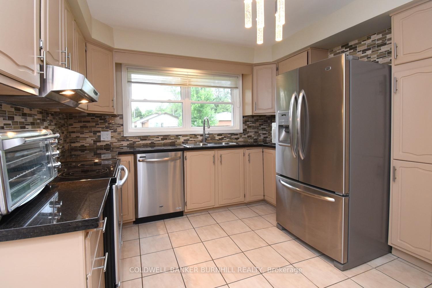 Photo 7 of 1087 Maplehurst Avenue, Burlington, LaSalle — HOMEH