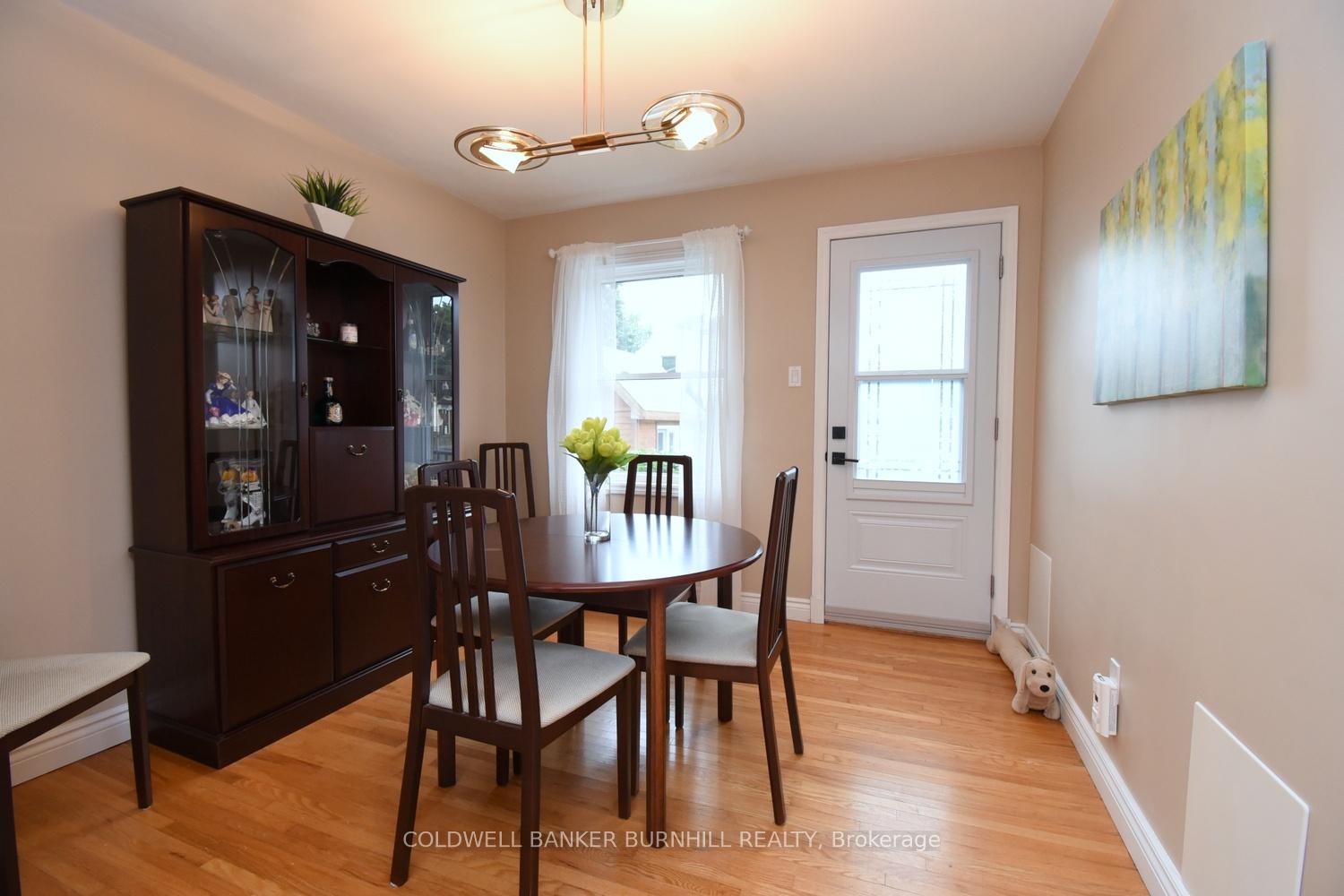 Photo 9 of 1087 Maplehurst Avenue, Burlington, LaSalle — HOMEH