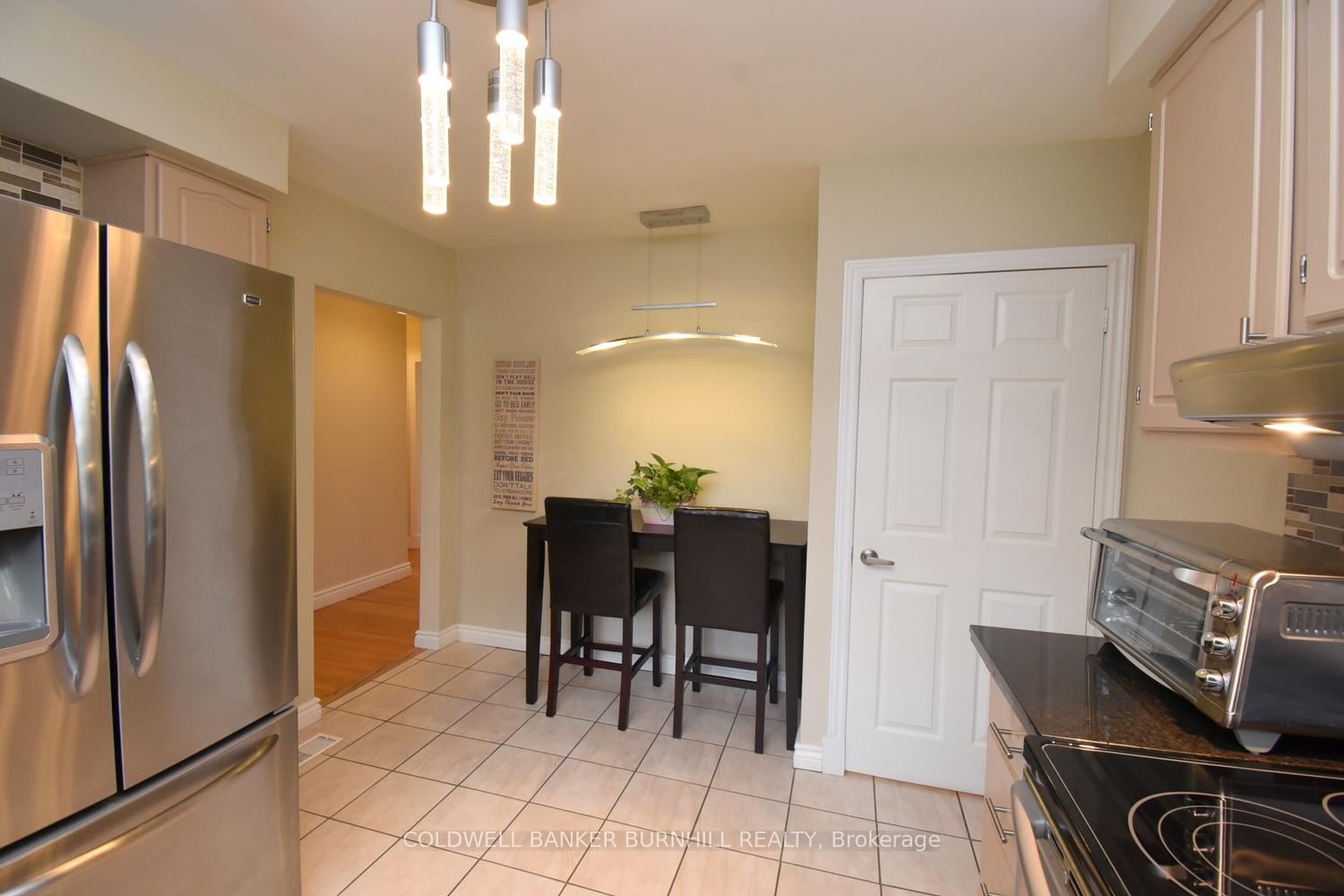 Photo 11 of 1087 Maplehurst Avenue, Burlington, LaSalle — HOMEH