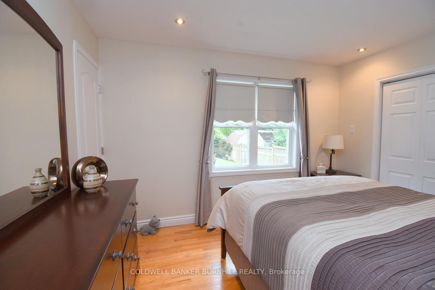 Photo 12 of 1087 Maplehurst Avenue, Burlington, LaSalle — HOMEH