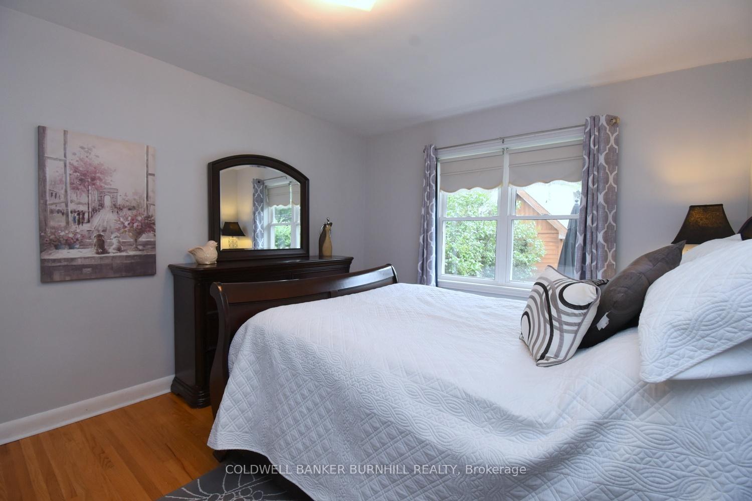 Photo 13 of 1087 Maplehurst Avenue, Burlington, LaSalle — HOMEH