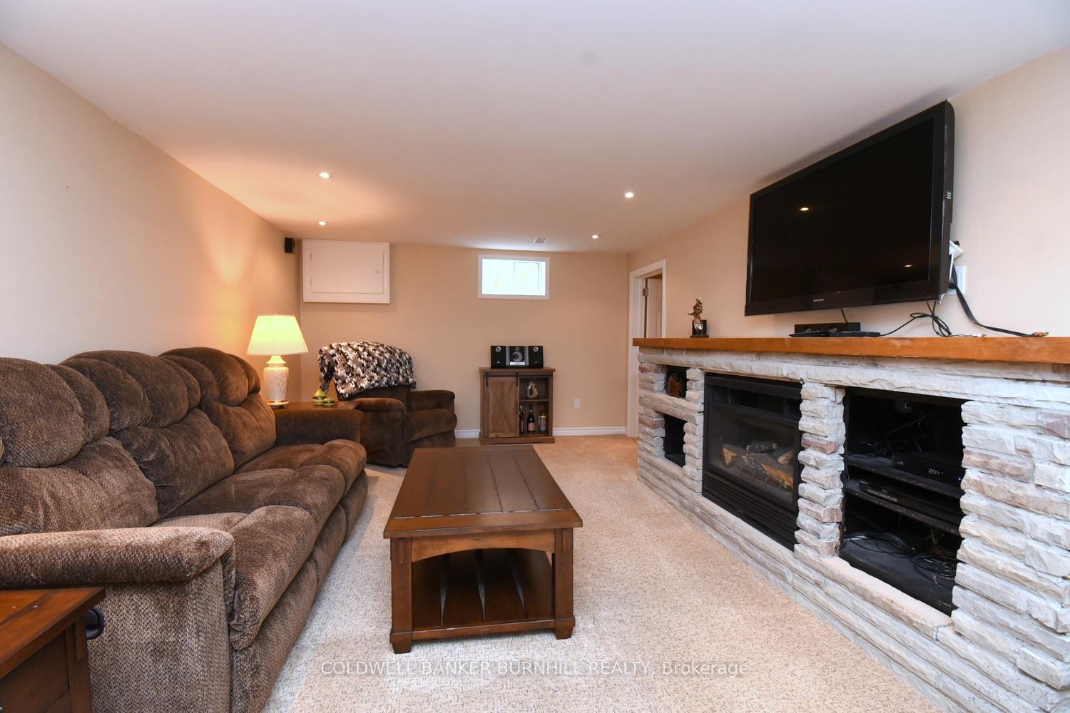 Photo 18 of 1087 Maplehurst Avenue, Burlington, LaSalle — HOMEH