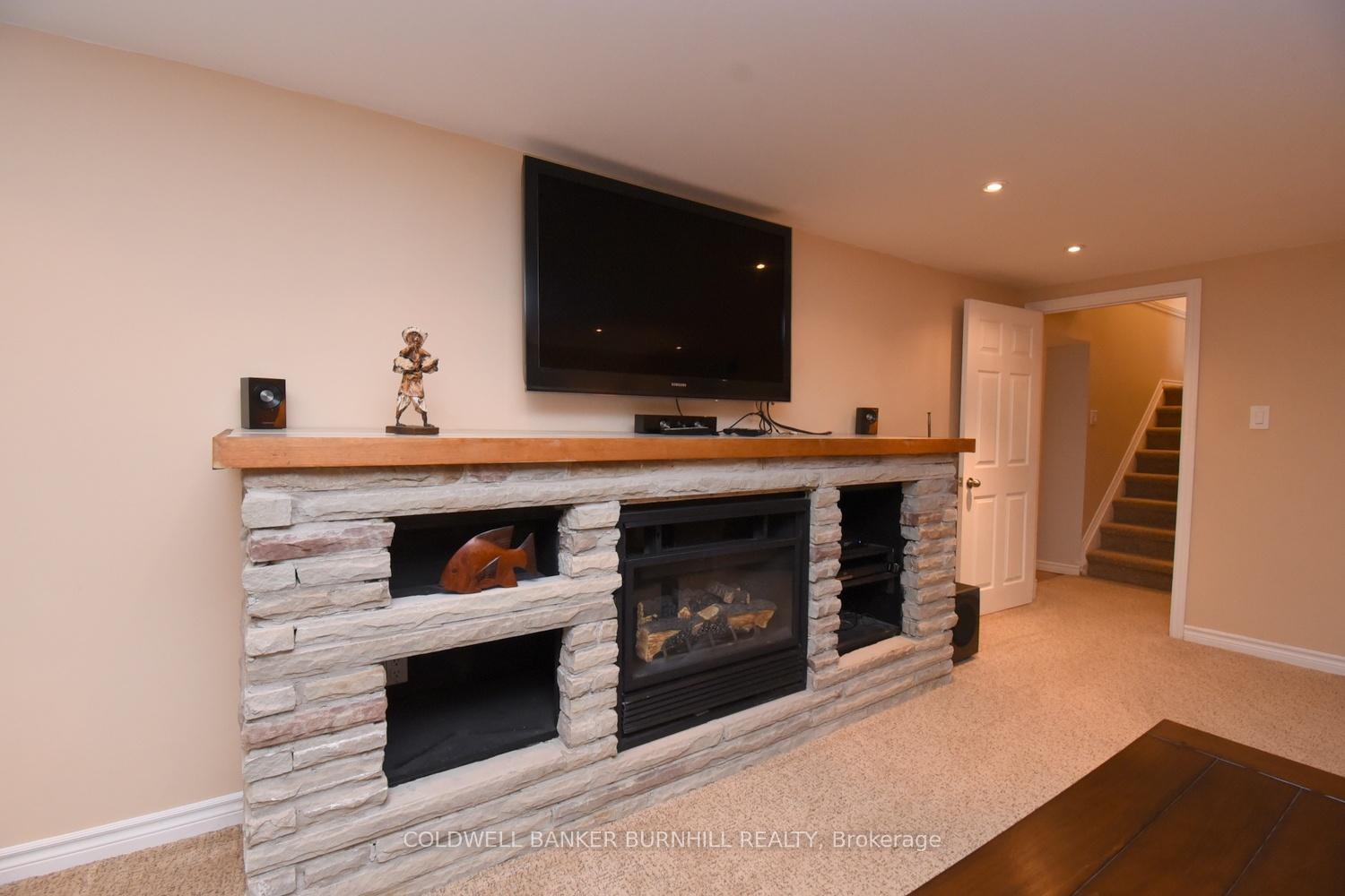 Photo 20 of 1087 Maplehurst Avenue, Burlington, LaSalle — HOMEH