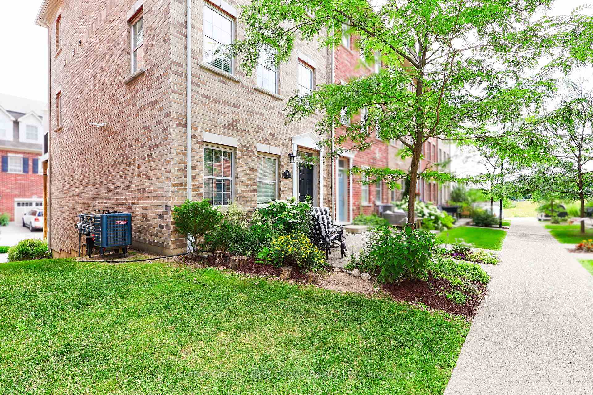 Photo 2 of 11 John Russell Lane, Kitchener, Mount Hope Huron Park — HOMEH