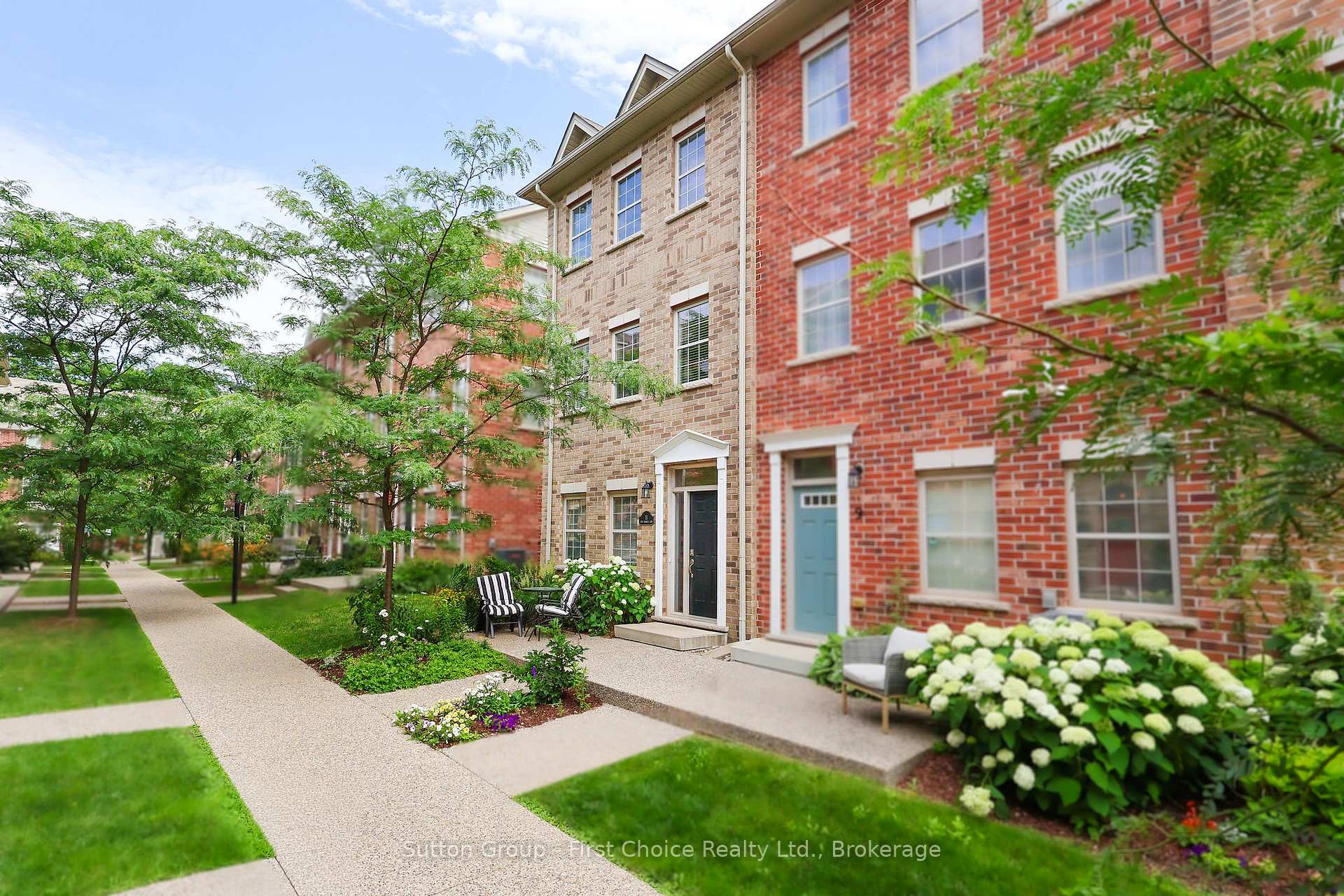 Photo 3 of 11 John Russell Lane, Kitchener, Mount Hope Huron Park — HOMEH