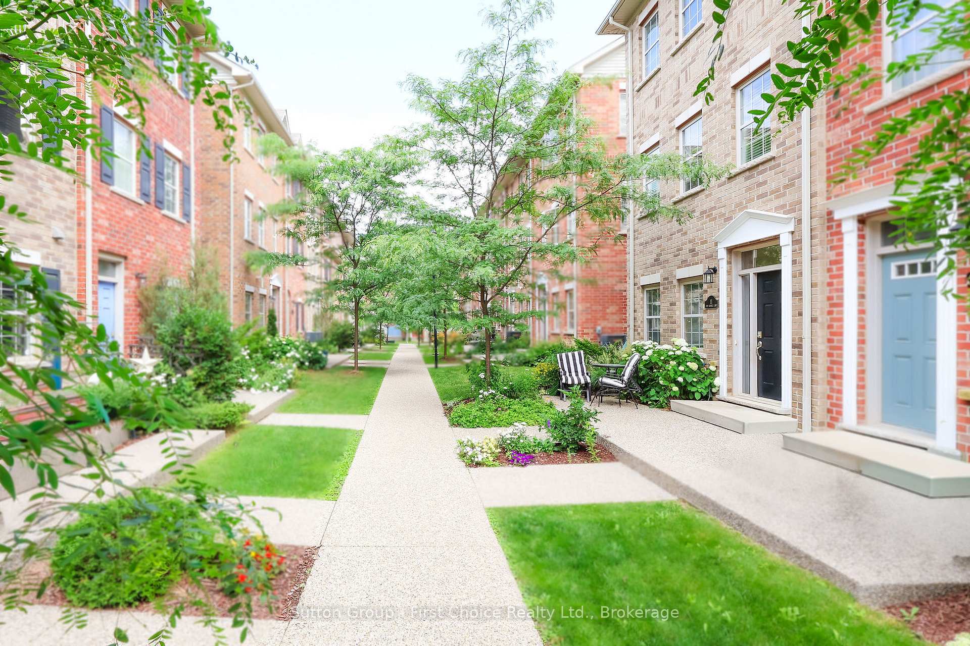 Photo 4 of 11 John Russell Lane, Kitchener, Mount Hope Huron Park — HOMEH