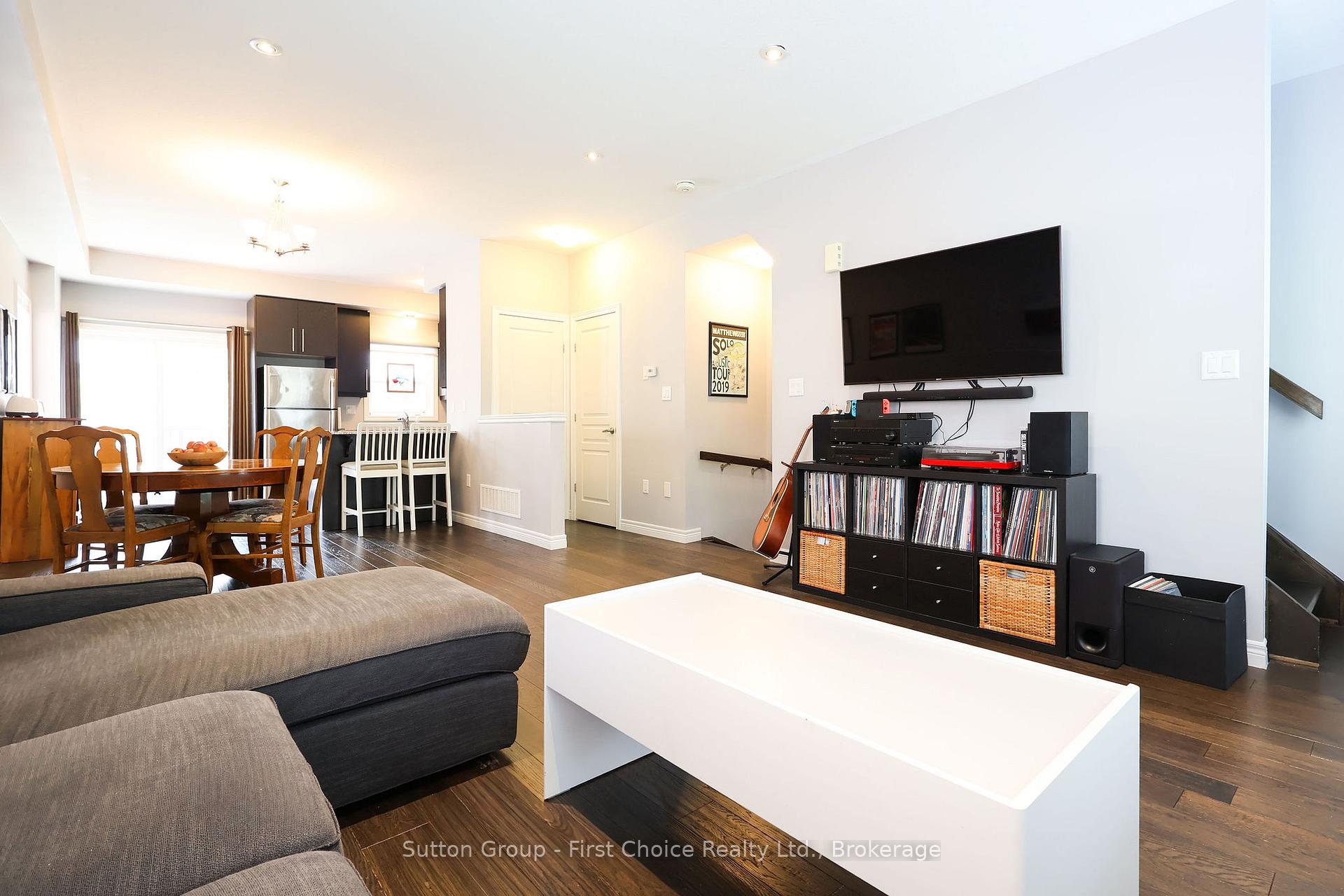 Photo 9 of 11 John Russell Lane, Kitchener, Mount Hope Huron Park — HOMEH