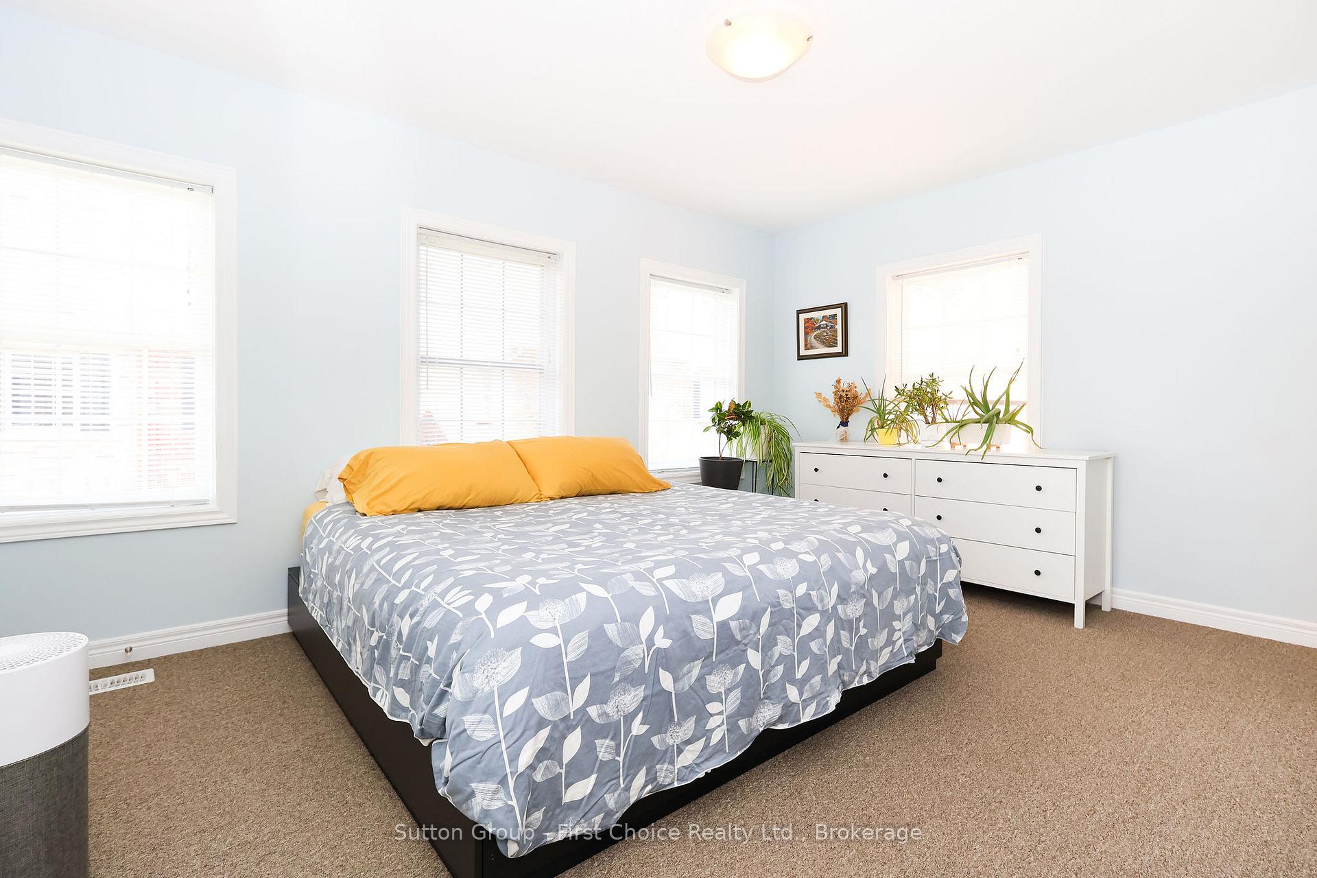 Photo 25 of 11 John Russell Lane, Kitchener, Mount Hope Huron Park — HOMEH