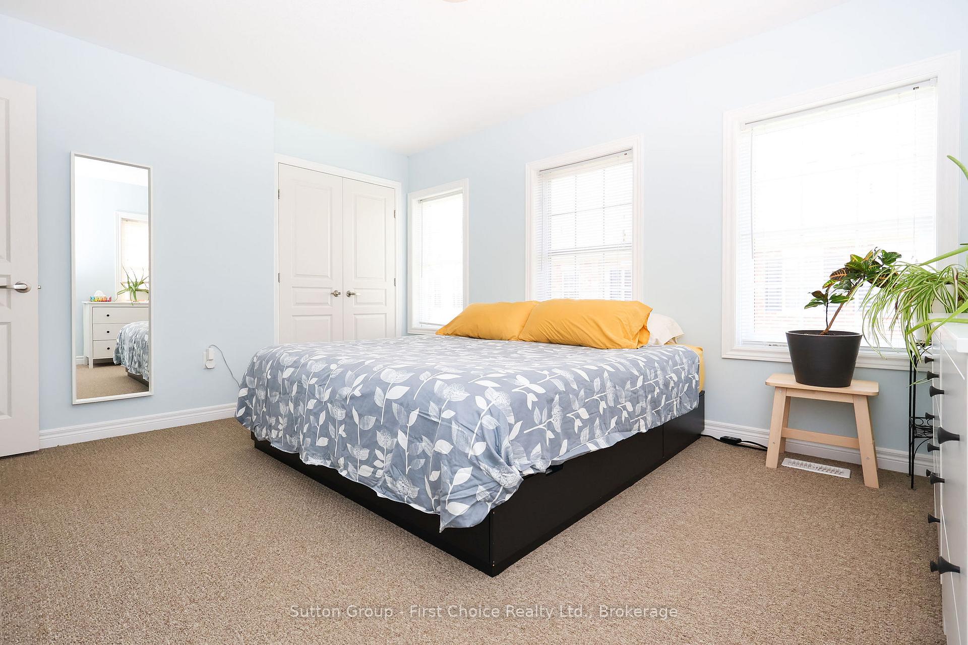 Photo 26 of 11 John Russell Lane, Kitchener, Mount Hope Huron Park — HOMEH
