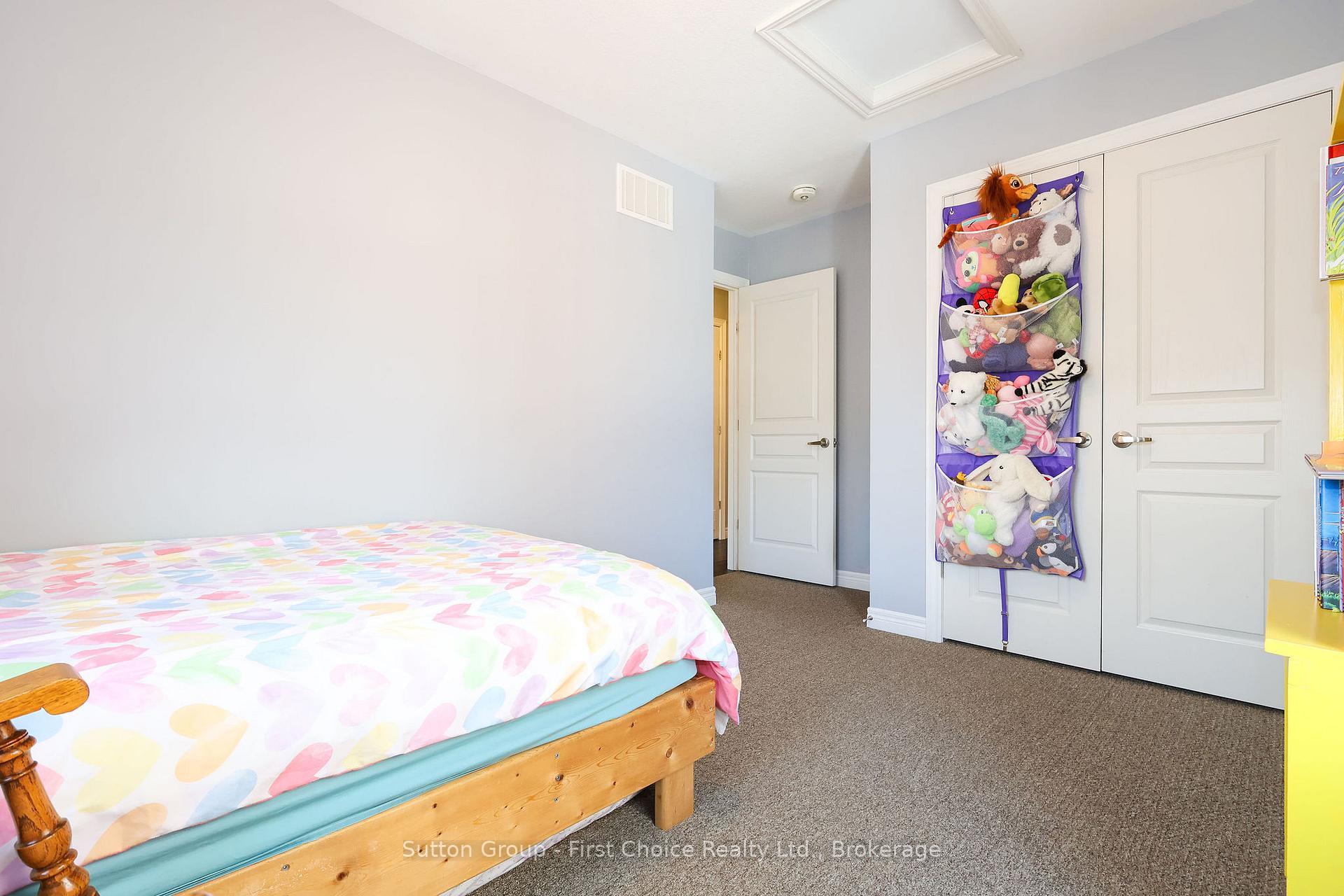 Photo 30 of 11 John Russell Lane, Kitchener, Mount Hope Huron Park — HOMEH