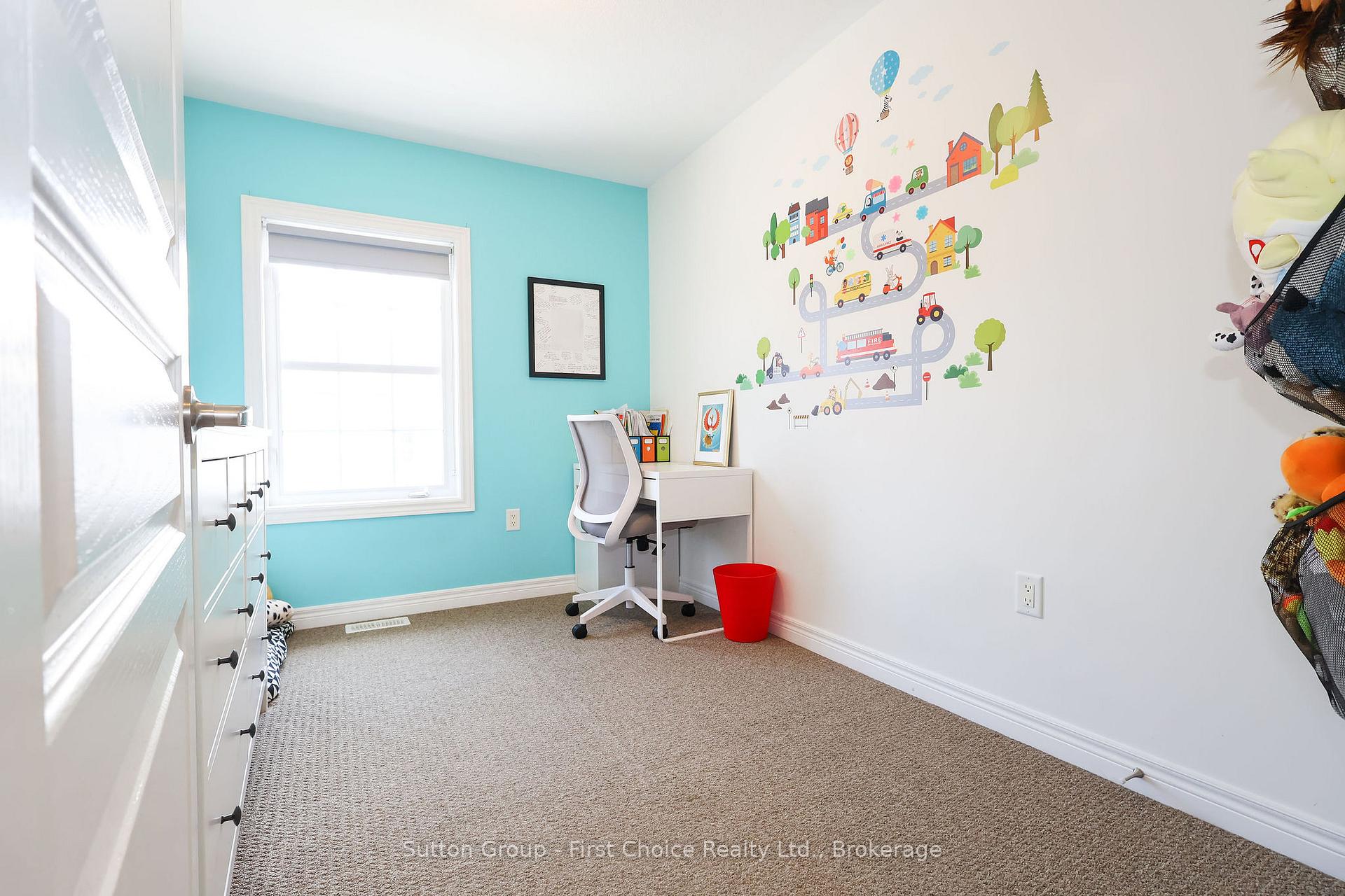 Photo 31 of 11 John Russell Lane, Kitchener, Mount Hope Huron Park — HOMEH