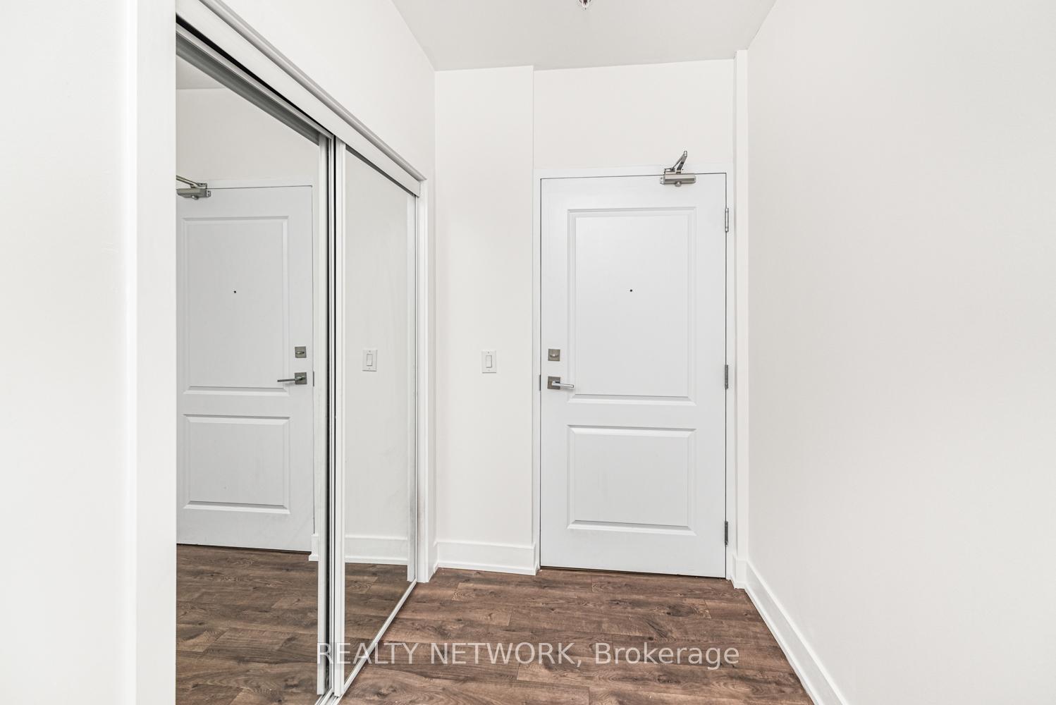 Photo 11 of Unit 1009, 81 Robinson Street, Hamilton, Durand — HOMEH