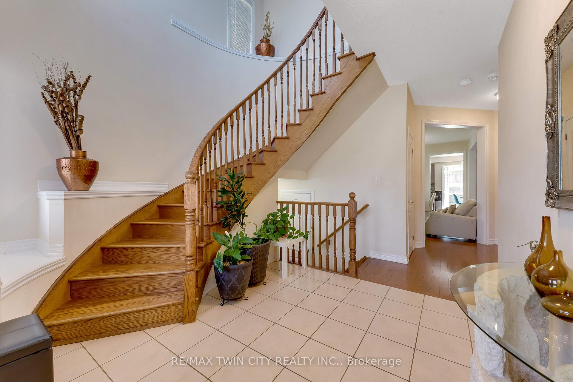 Photo 3 of 667 Linden Drive, Cambridge, Preston Heights — HOMEH