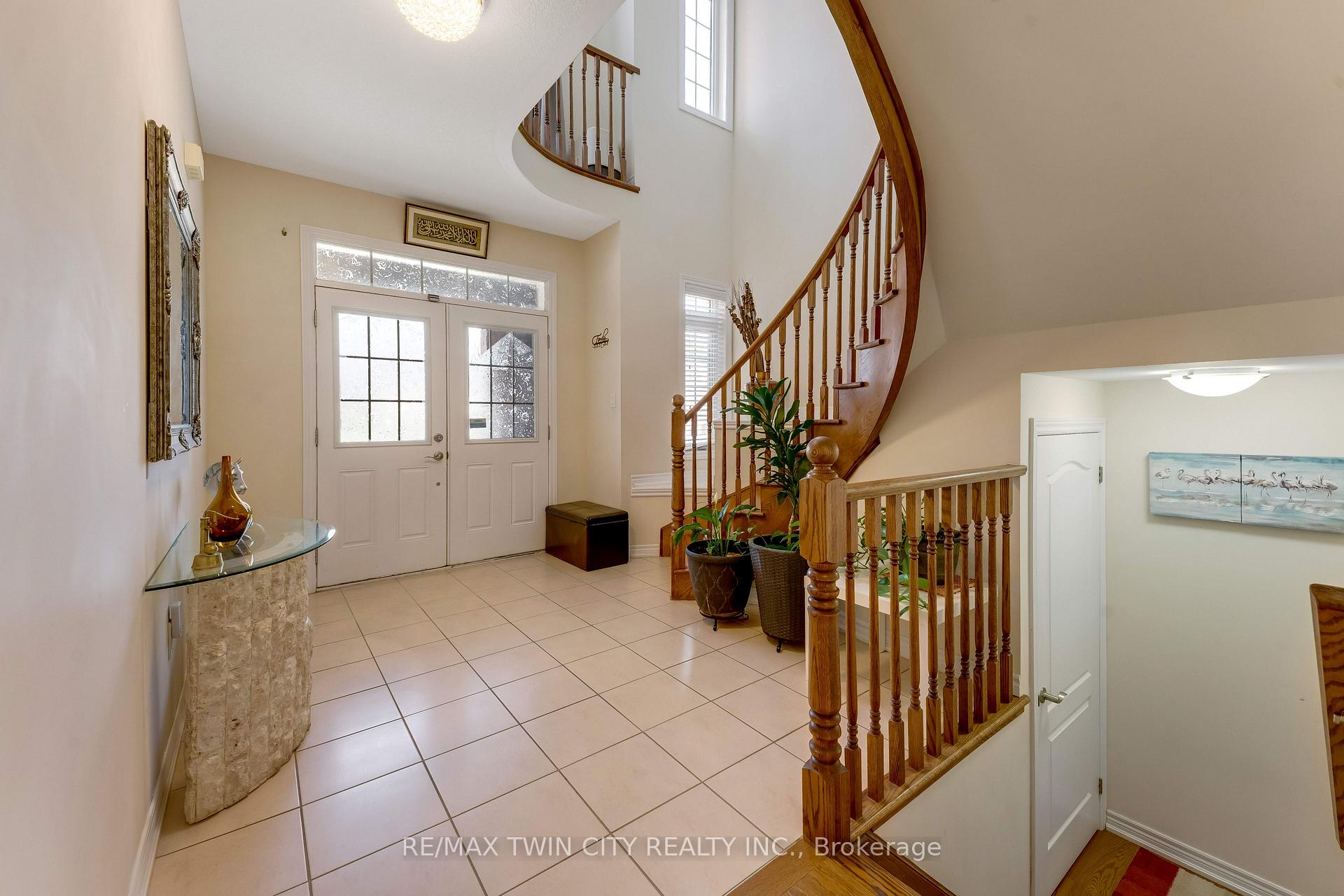 Photo 4 of 667 Linden Drive, Cambridge, Preston Heights — HOMEH