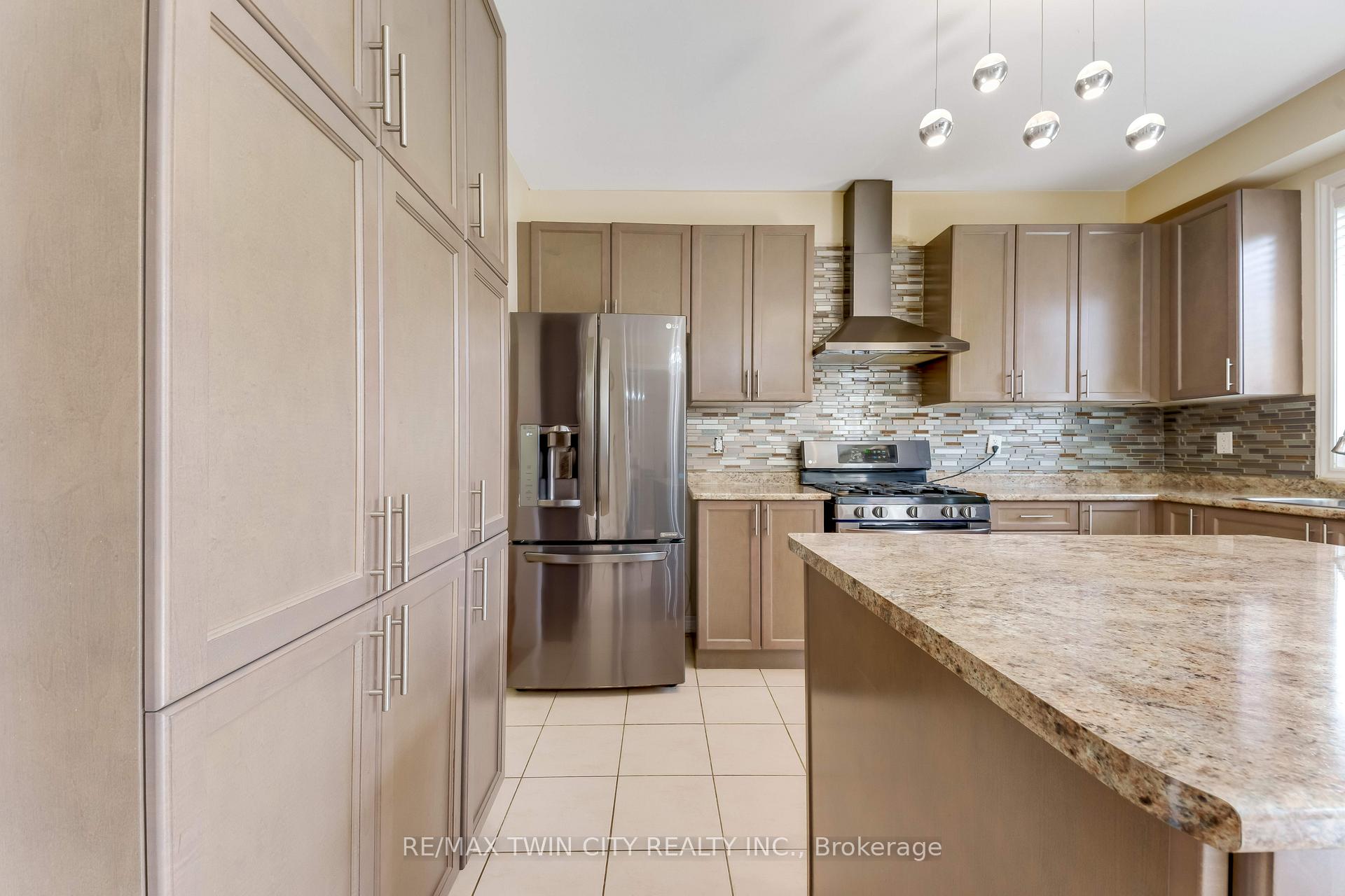 Photo 8 of 667 Linden Drive, Cambridge, Preston Heights — HOMEH