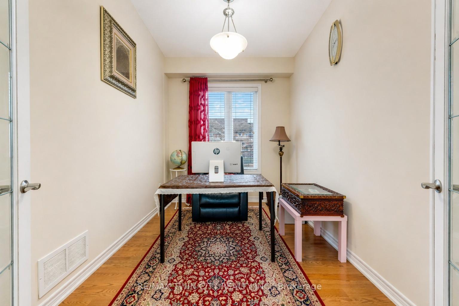 Photo 15 of 667 Linden Drive, Cambridge, Preston Heights — HOMEH