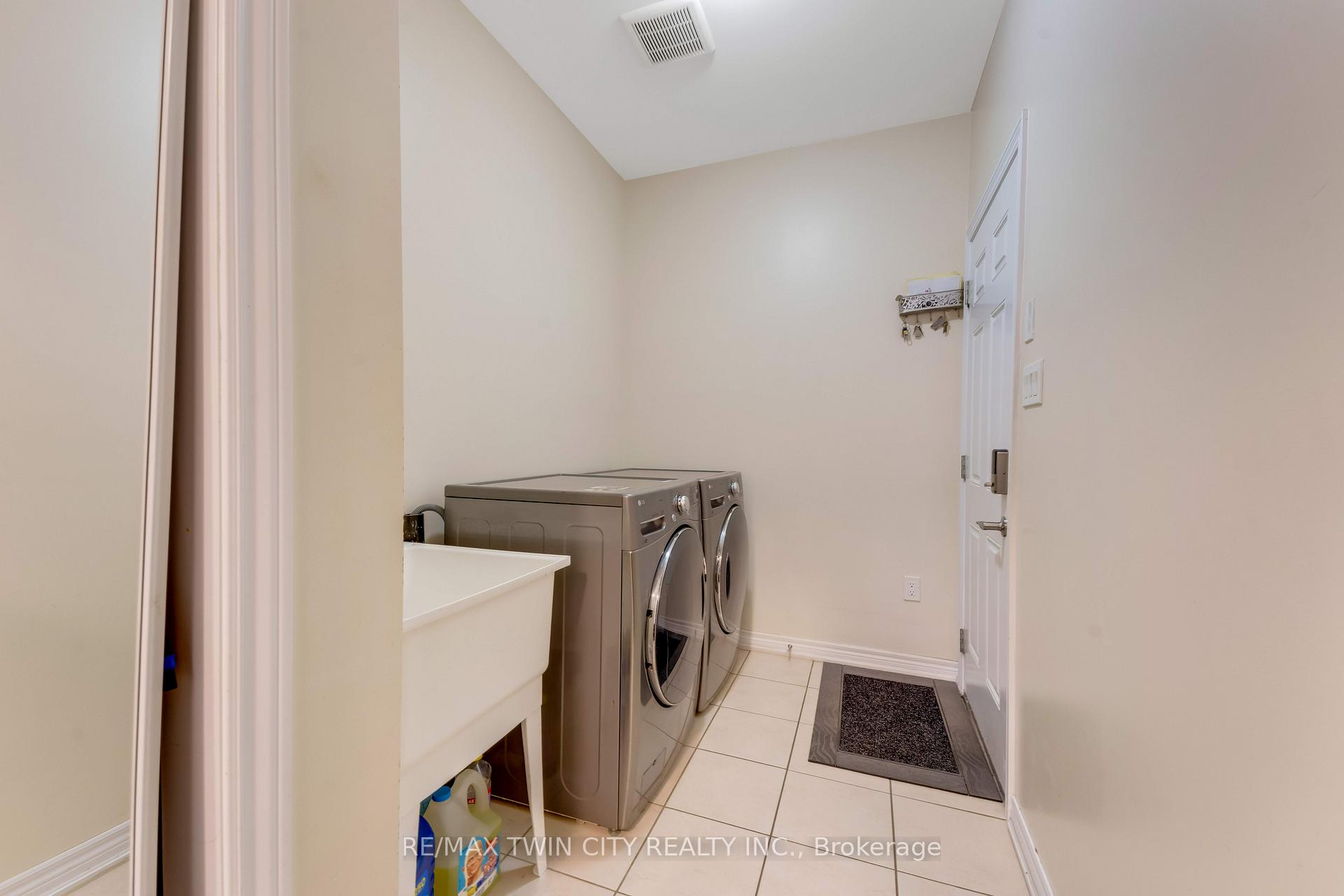 Photo 16 of 667 Linden Drive, Cambridge, Preston Heights — HOMEH