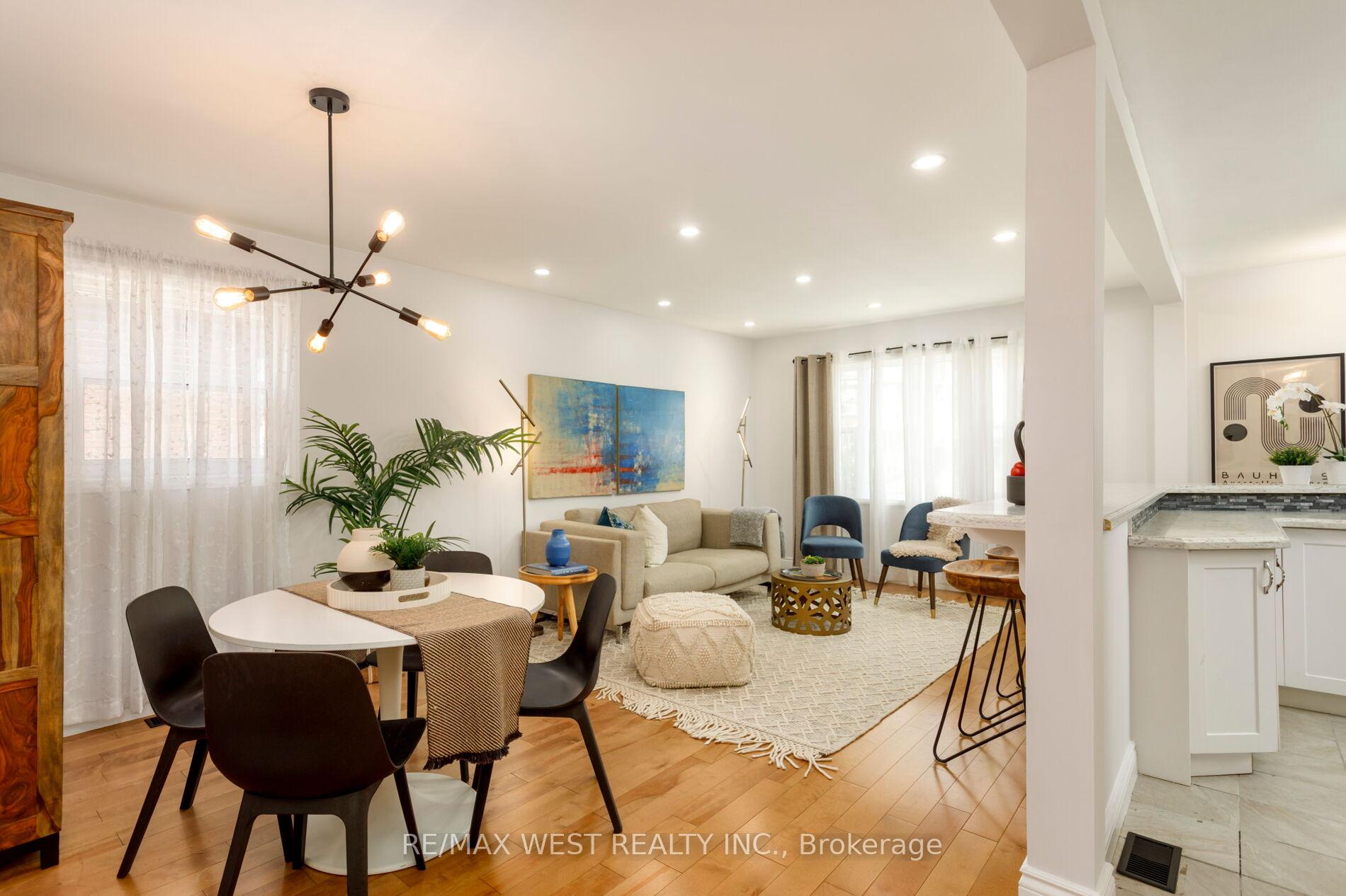 Photo 5 of 42 Stephen Drive, Etobicoke, Stonegate-Queensway — HOMEH