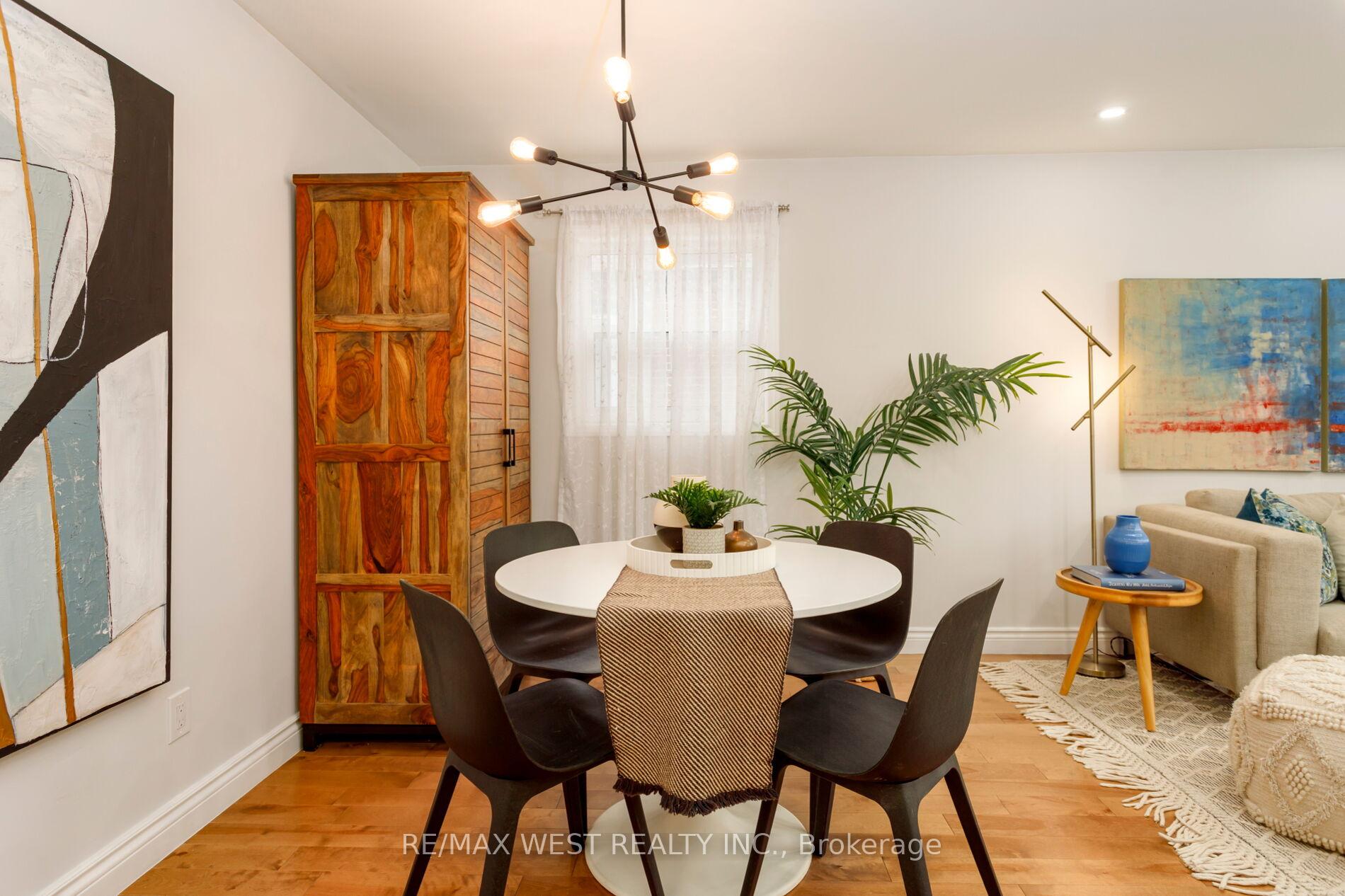 Photo 6 of 42 Stephen Drive, Etobicoke, Stonegate-Queensway — HOMEH