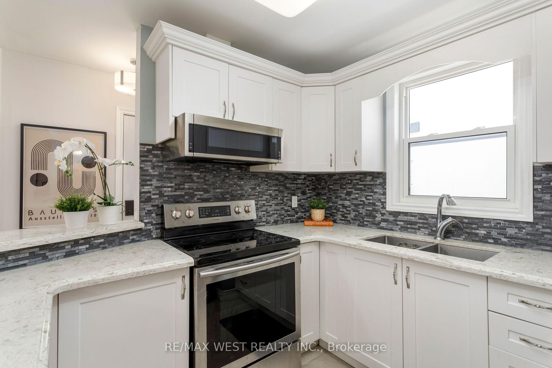 Photo 12 of 42 Stephen Drive, Etobicoke, Stonegate-Queensway — HOMEH