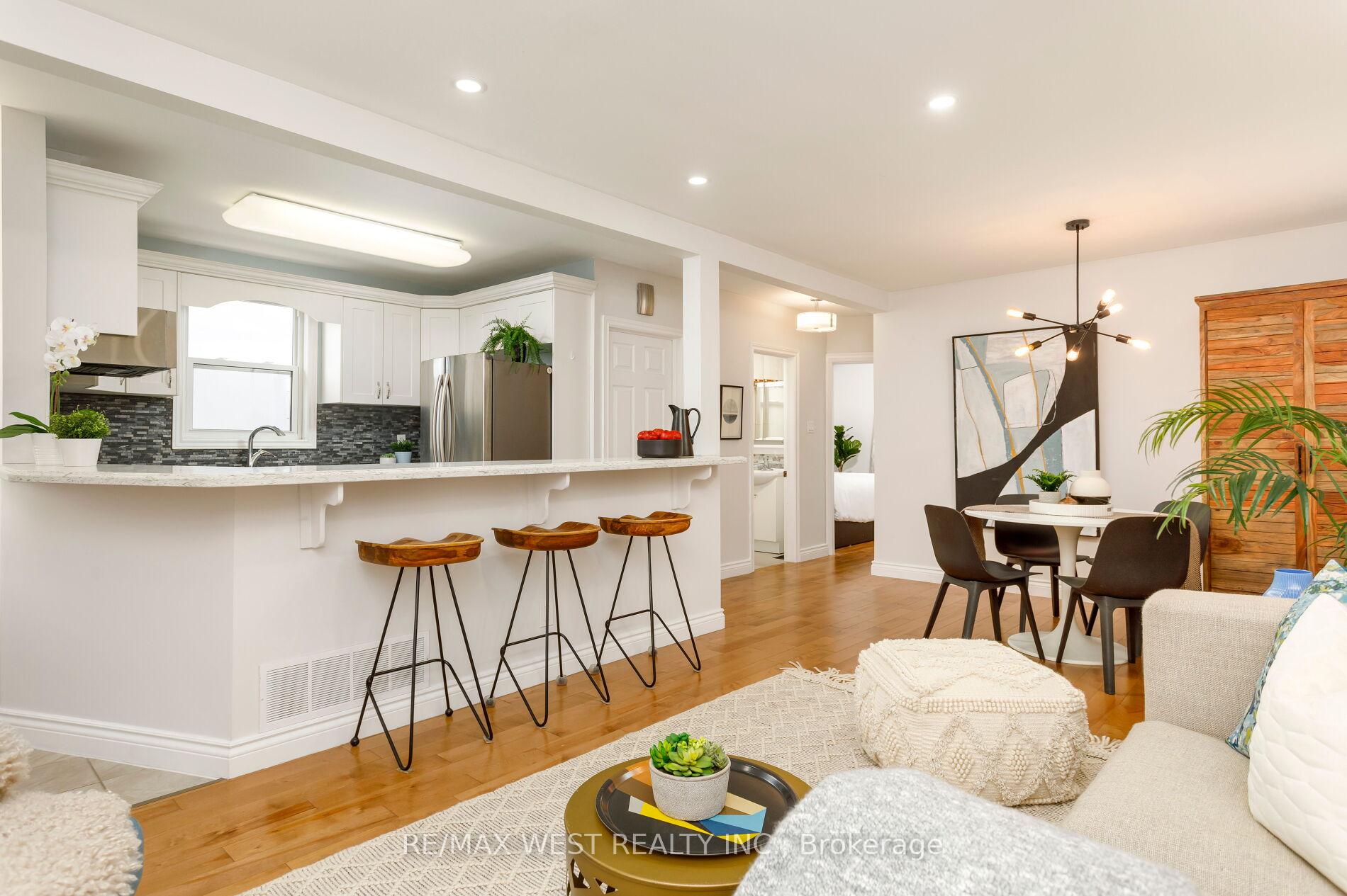 Photo 15 of 42 Stephen Drive, Etobicoke, Stonegate-Queensway — HOMEH