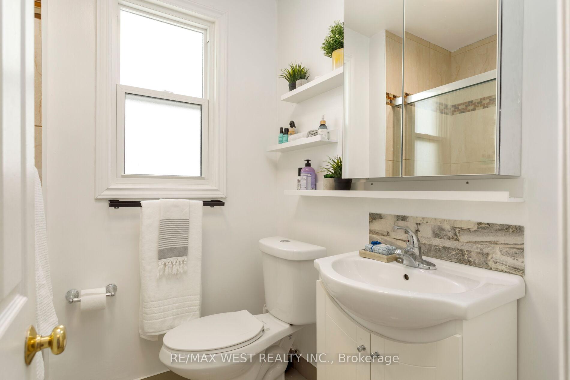 Photo 19 of 42 Stephen Drive, Etobicoke, Stonegate-Queensway — HOMEH