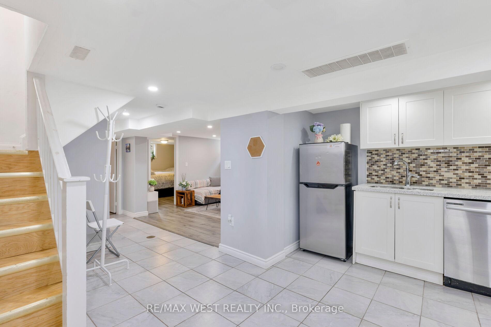 Photo 33 of 42 Stephen Drive, Etobicoke, Stonegate-Queensway — HOMEH