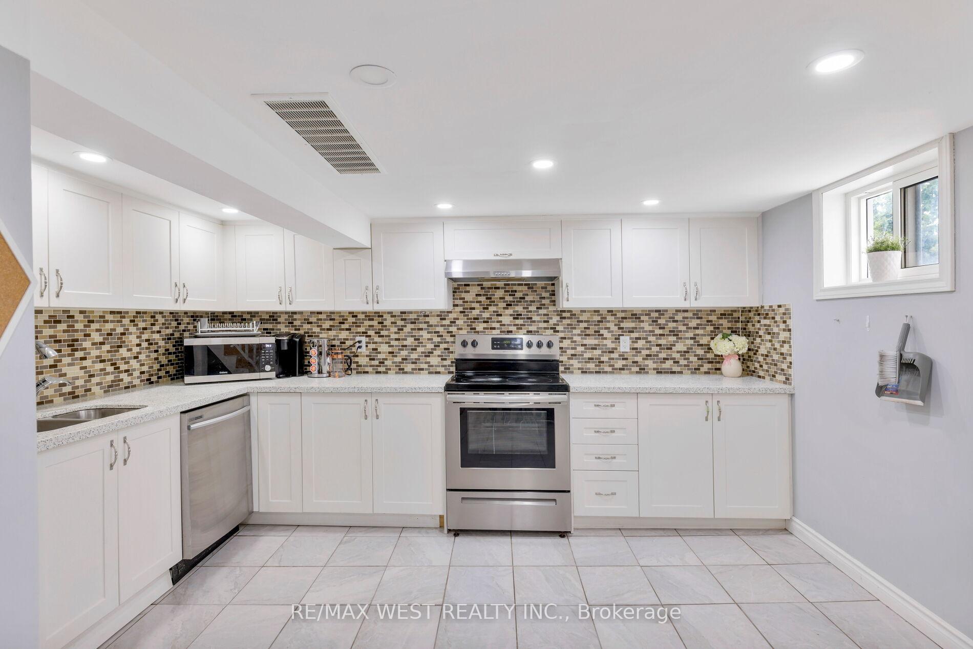 Photo 34 of 42 Stephen Drive, Etobicoke, Stonegate-Queensway — HOMEH