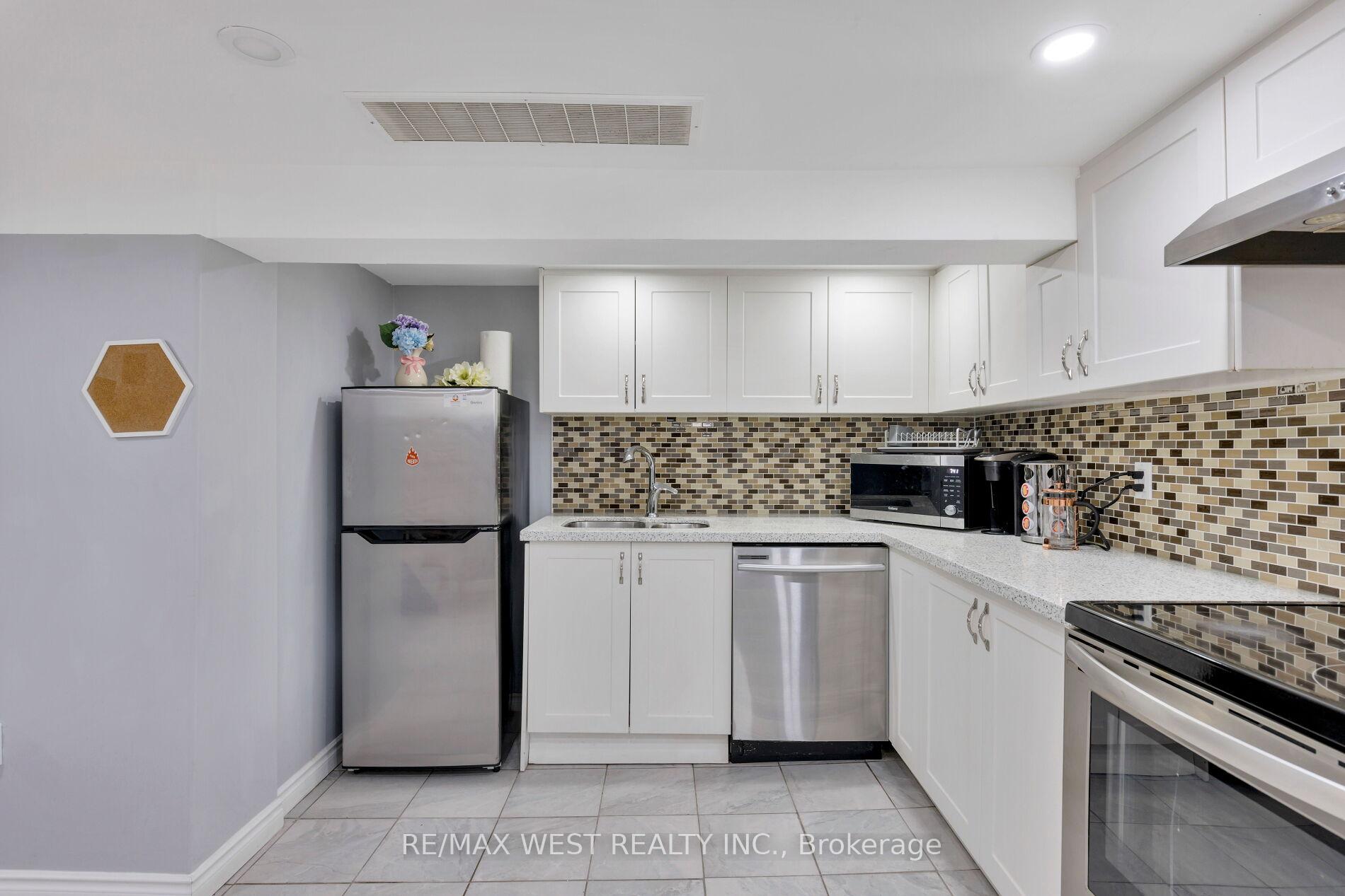 Photo 35 of 42 Stephen Drive, Etobicoke, Stonegate-Queensway — HOMEH