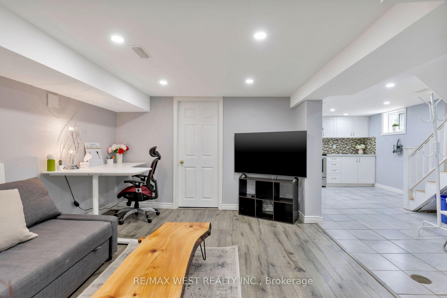 Photo 36 of 42 Stephen Drive, Etobicoke, Stonegate-Queensway — HOMEH