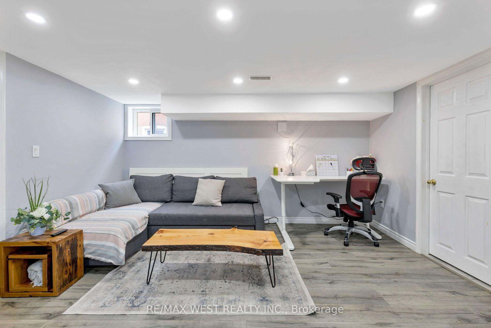 Photo 37 of 42 Stephen Drive, Etobicoke, Stonegate-Queensway — HOMEH