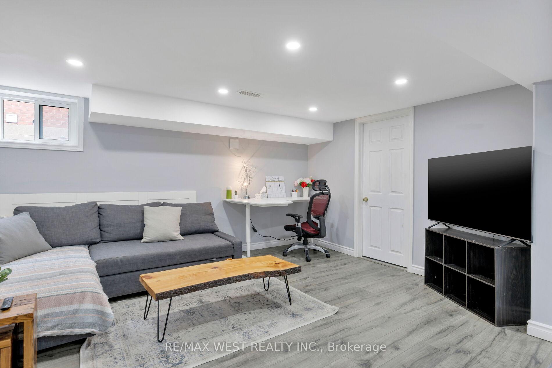 Photo 38 of 42 Stephen Drive, Etobicoke, Stonegate-Queensway — HOMEH