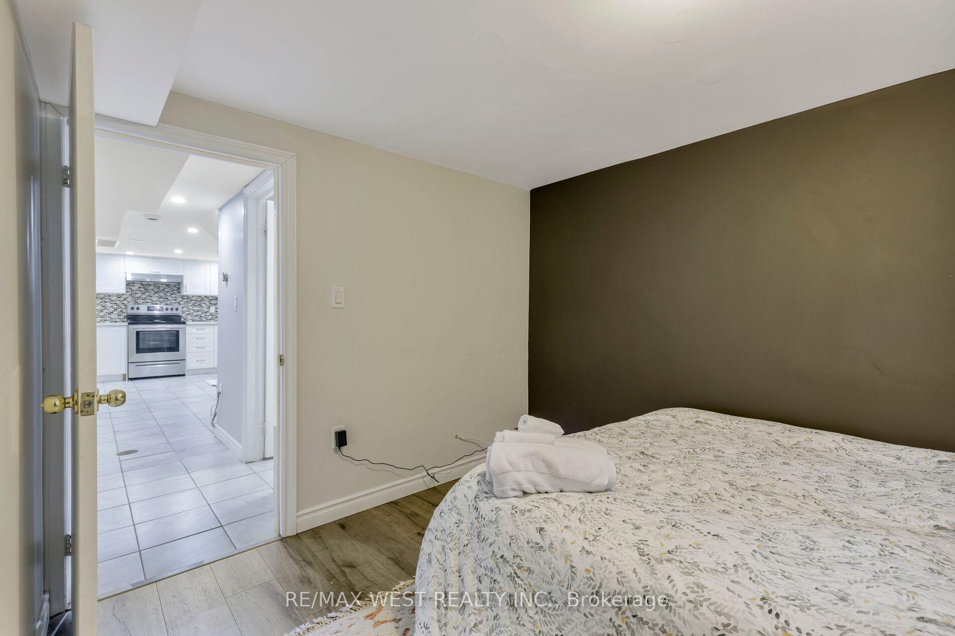 Photo 44 of 42 Stephen Drive, Etobicoke, Stonegate-Queensway — HOMEH