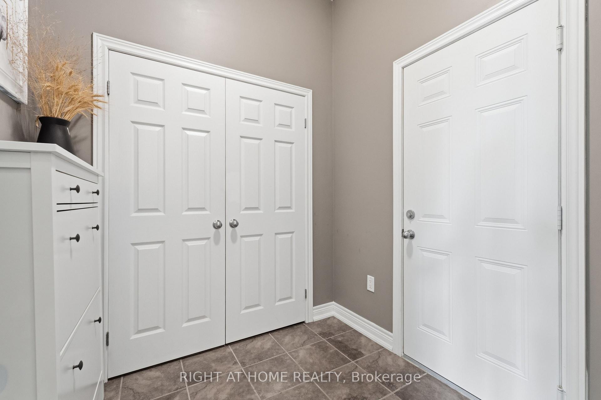 Photo 13 of 38 Weaver Drive, Hamilton, Meadowlands — HOMEH